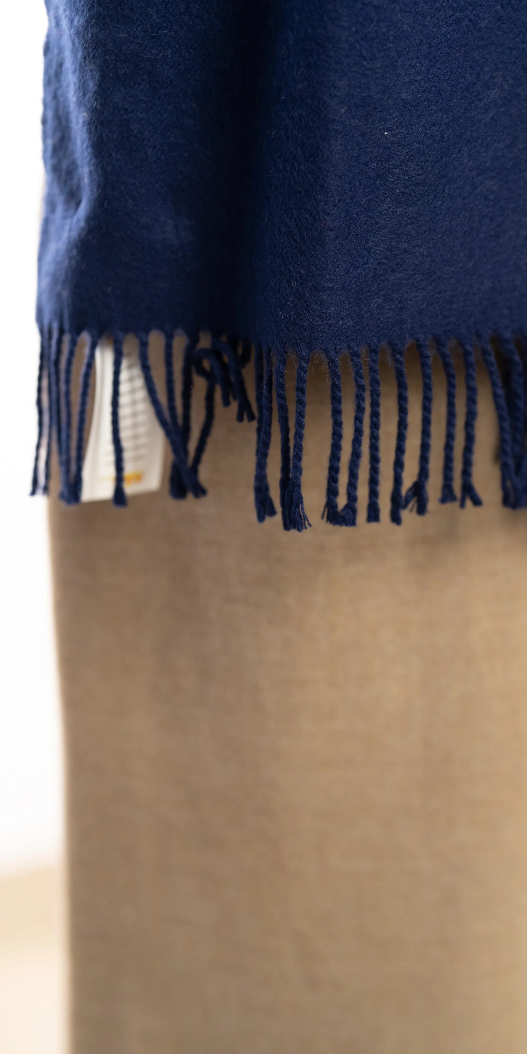 Fular bleumarin din casmir pufos