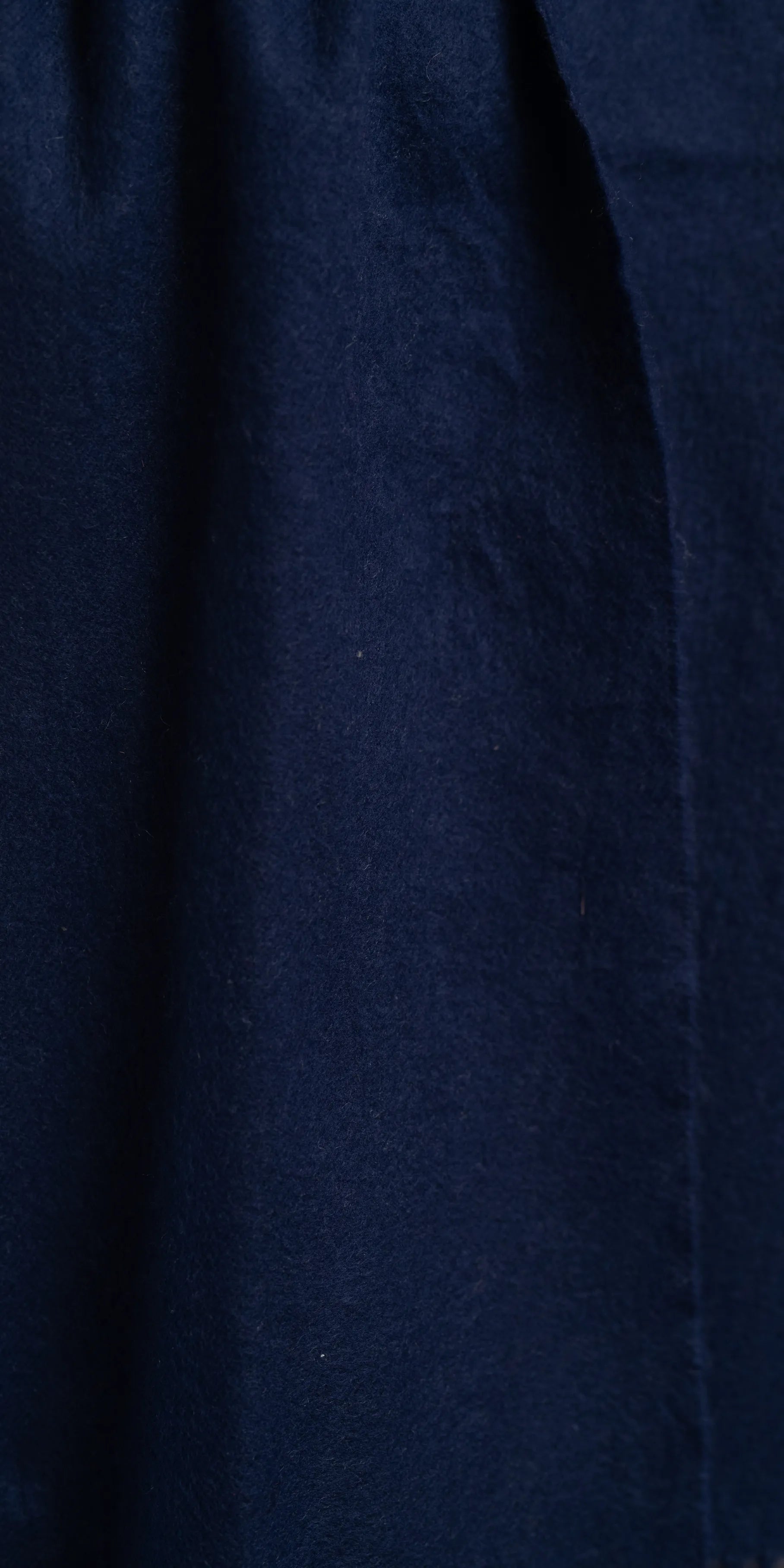 Fular bleumarin din casmir pufos