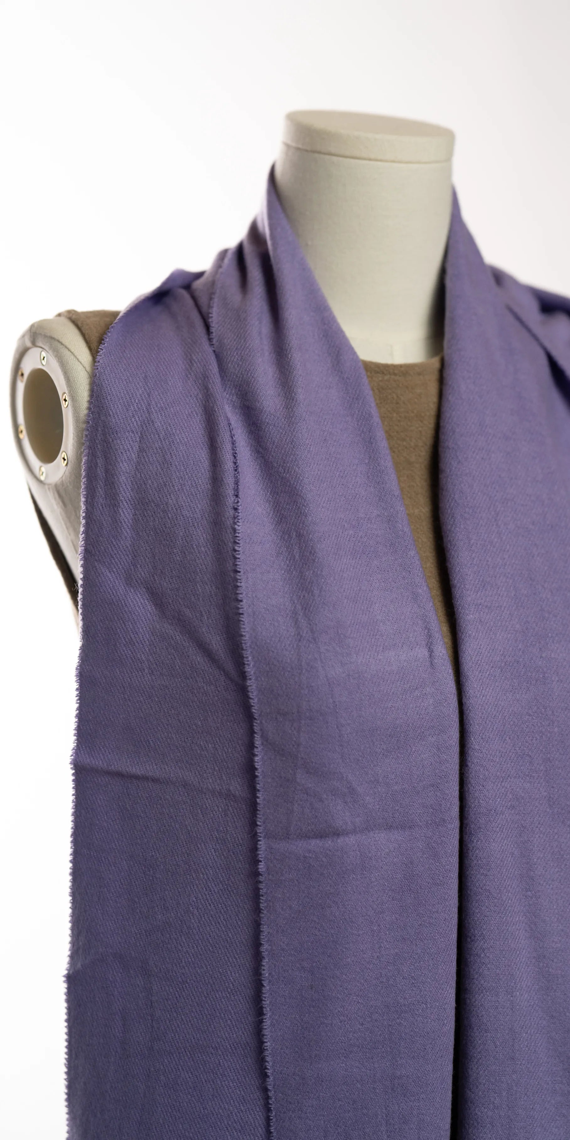 Fular violet din casmir pufos