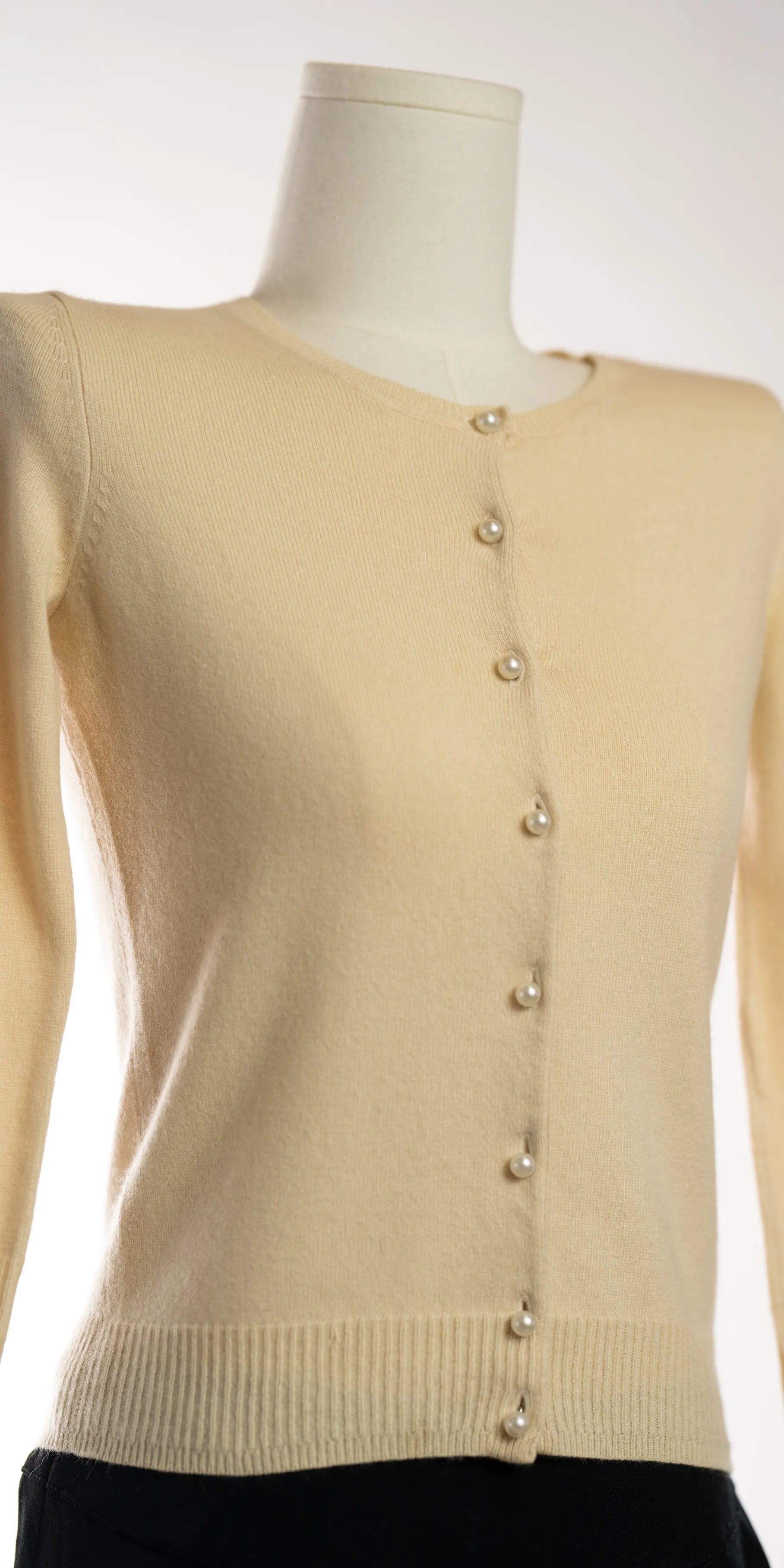 Cardigan din casmir cu nasturi perla - White & Warren