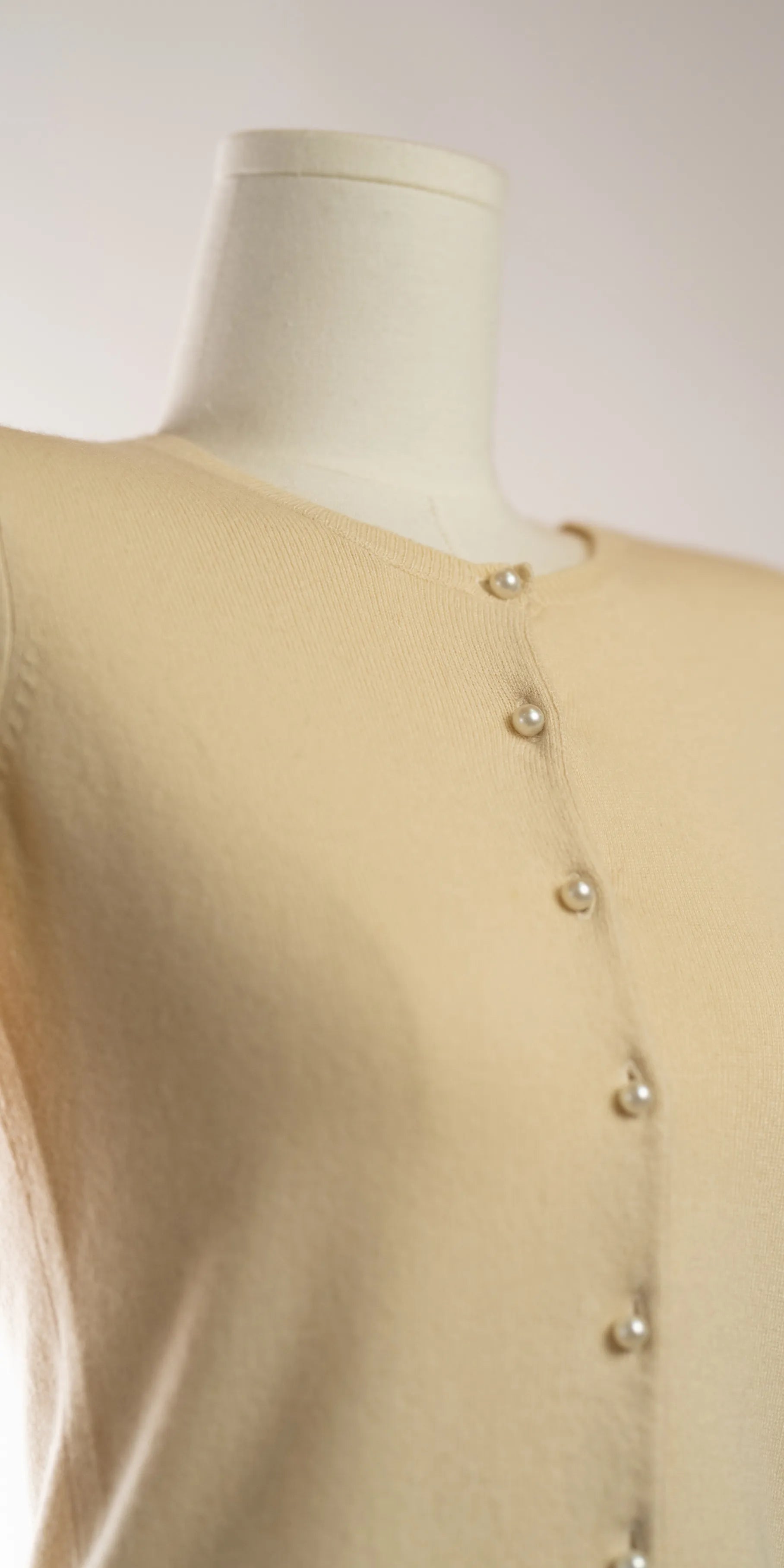 Cardigan din casmir cu nasturi perla - White & Warren