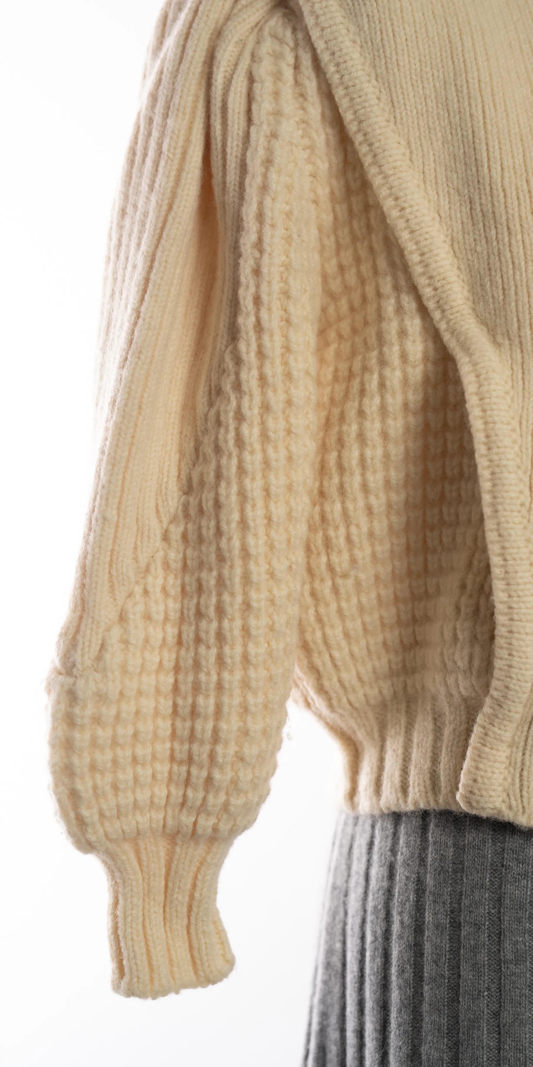 Cardigan cu umeri bufanti din lana