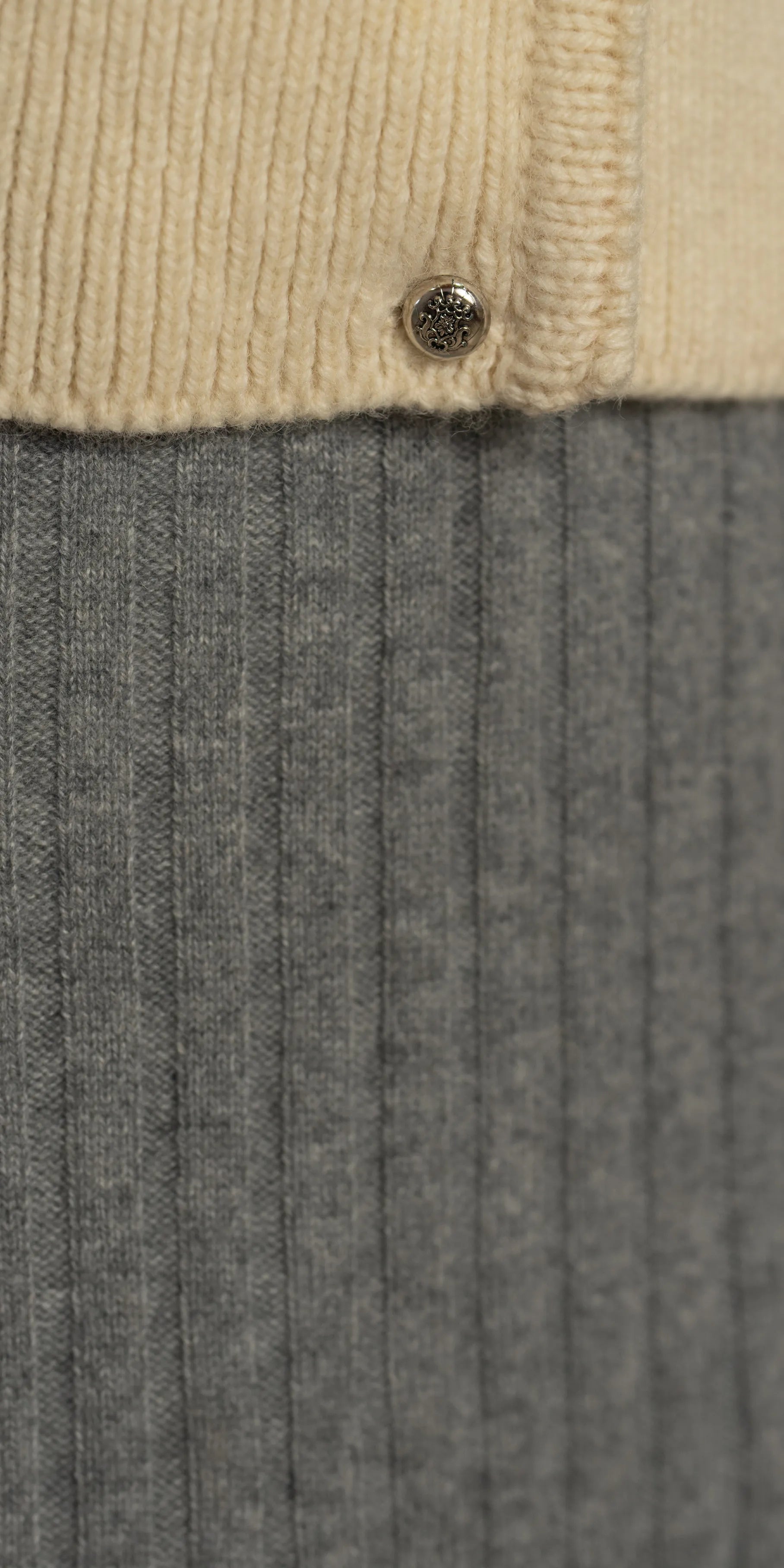 Cardigan cu umeri bufanti din lana