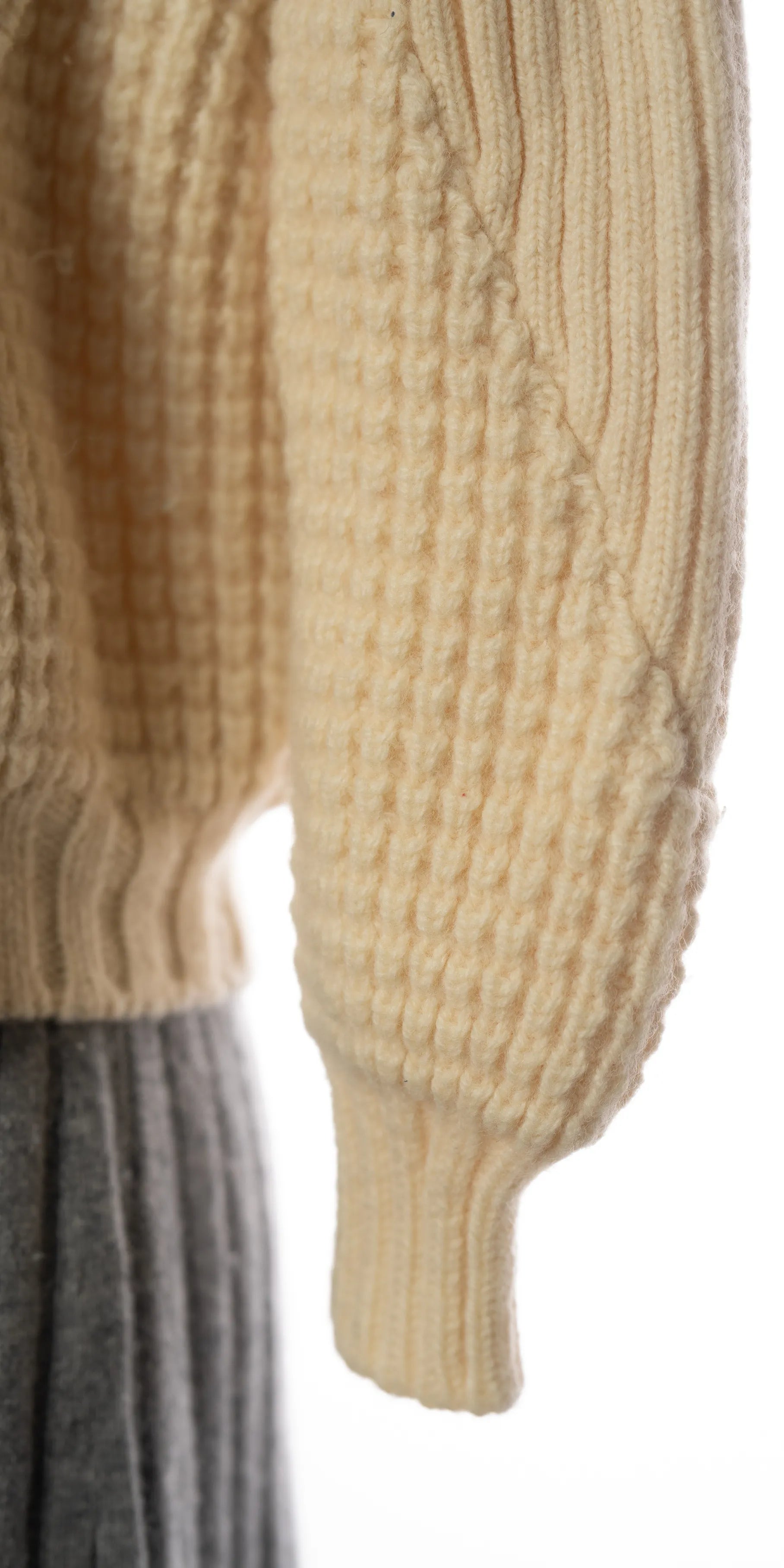 Cardigan cu umeri bufanti din lana