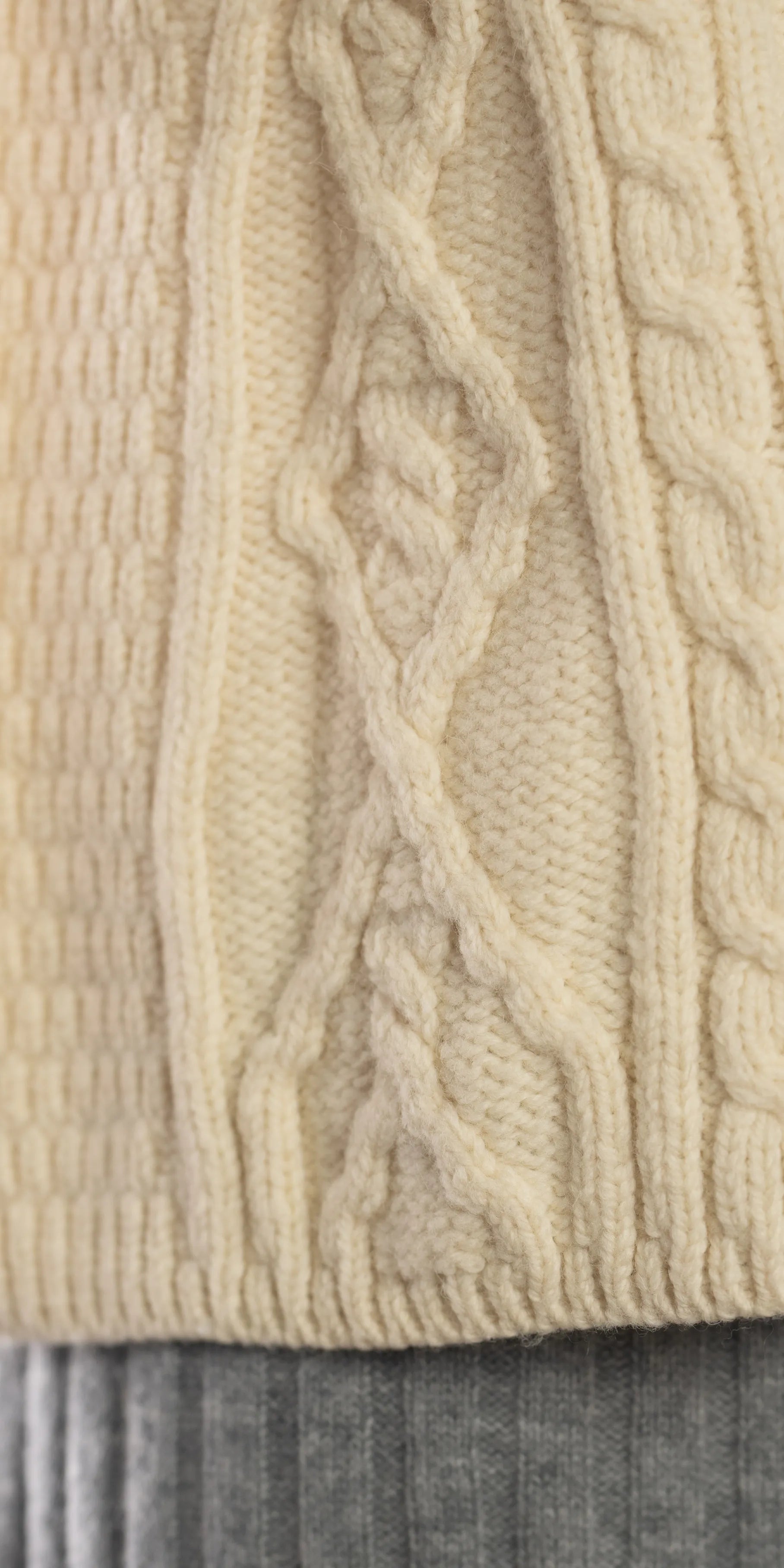 Cardigan din lana cu maneci 3/4