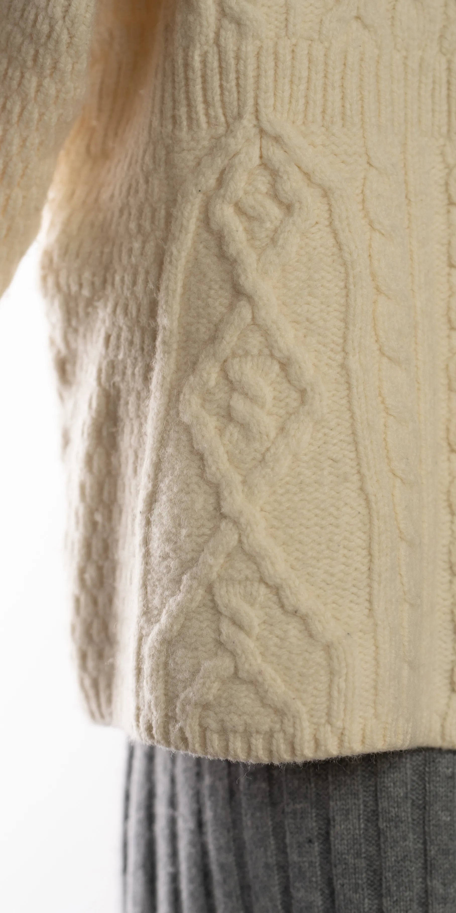 Cardigan din lana cu maneci 3/4