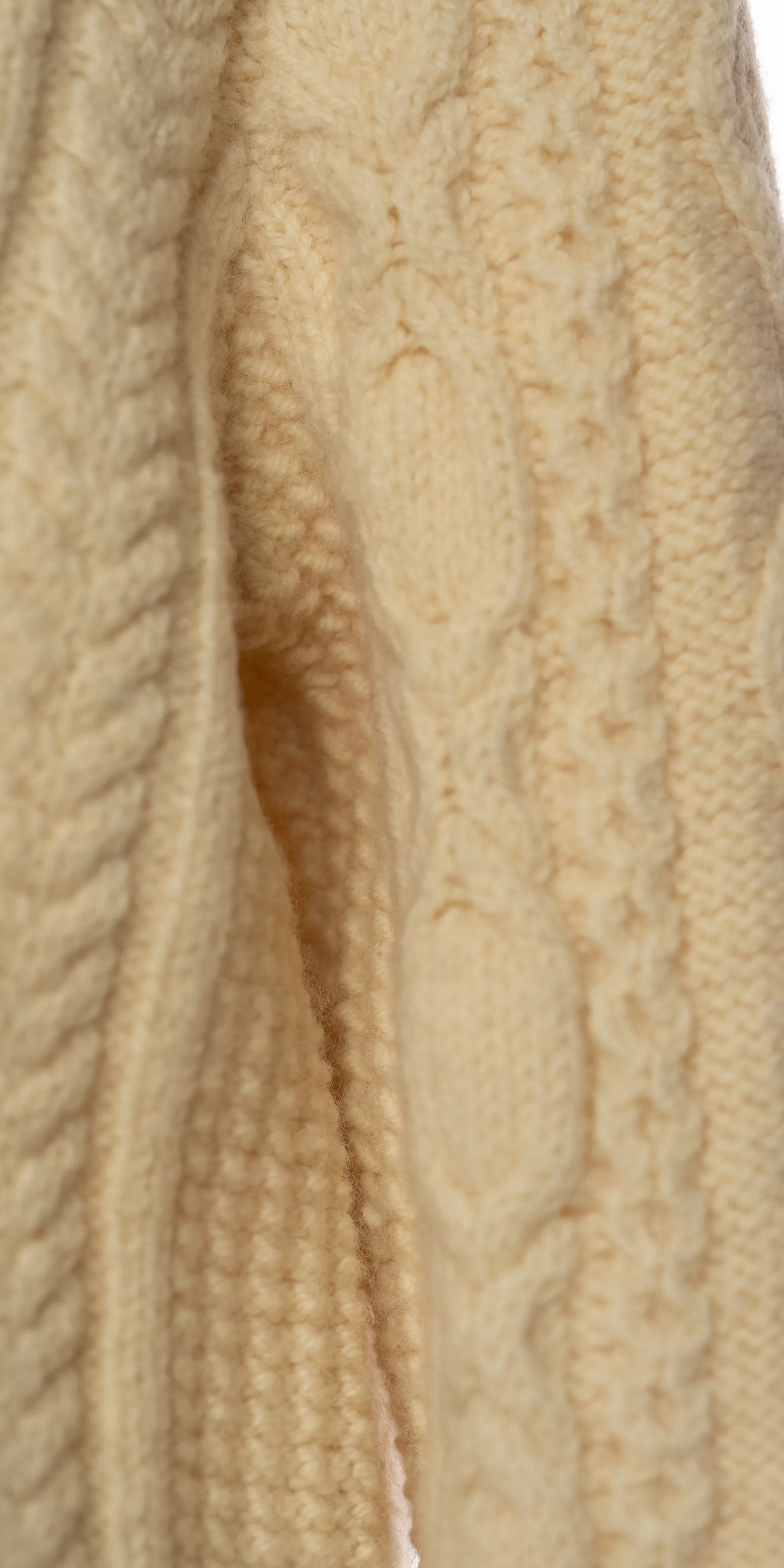 Pulover handmade din lana cu fermoar