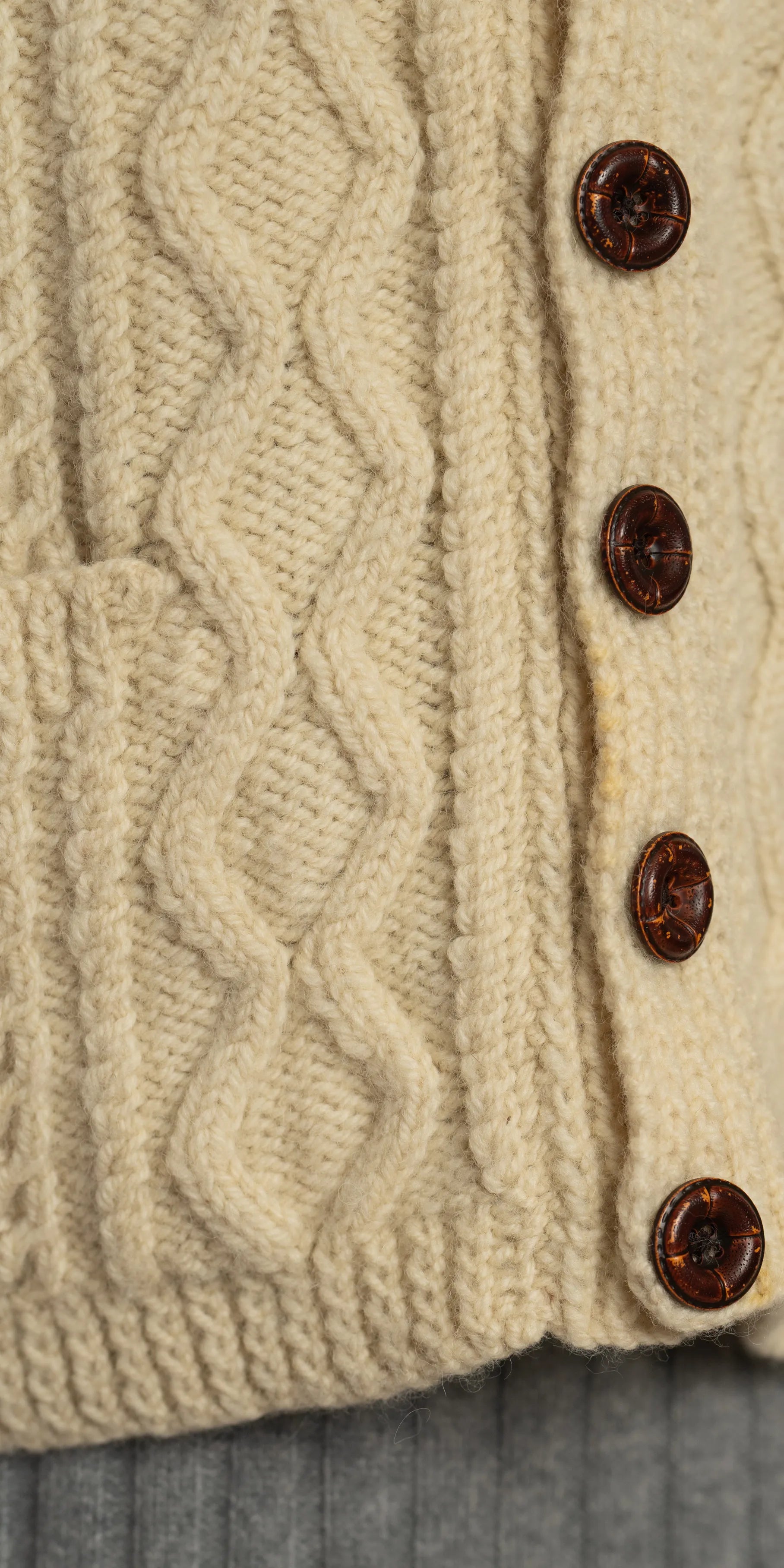 Cardigan lung din lana cu nasturi