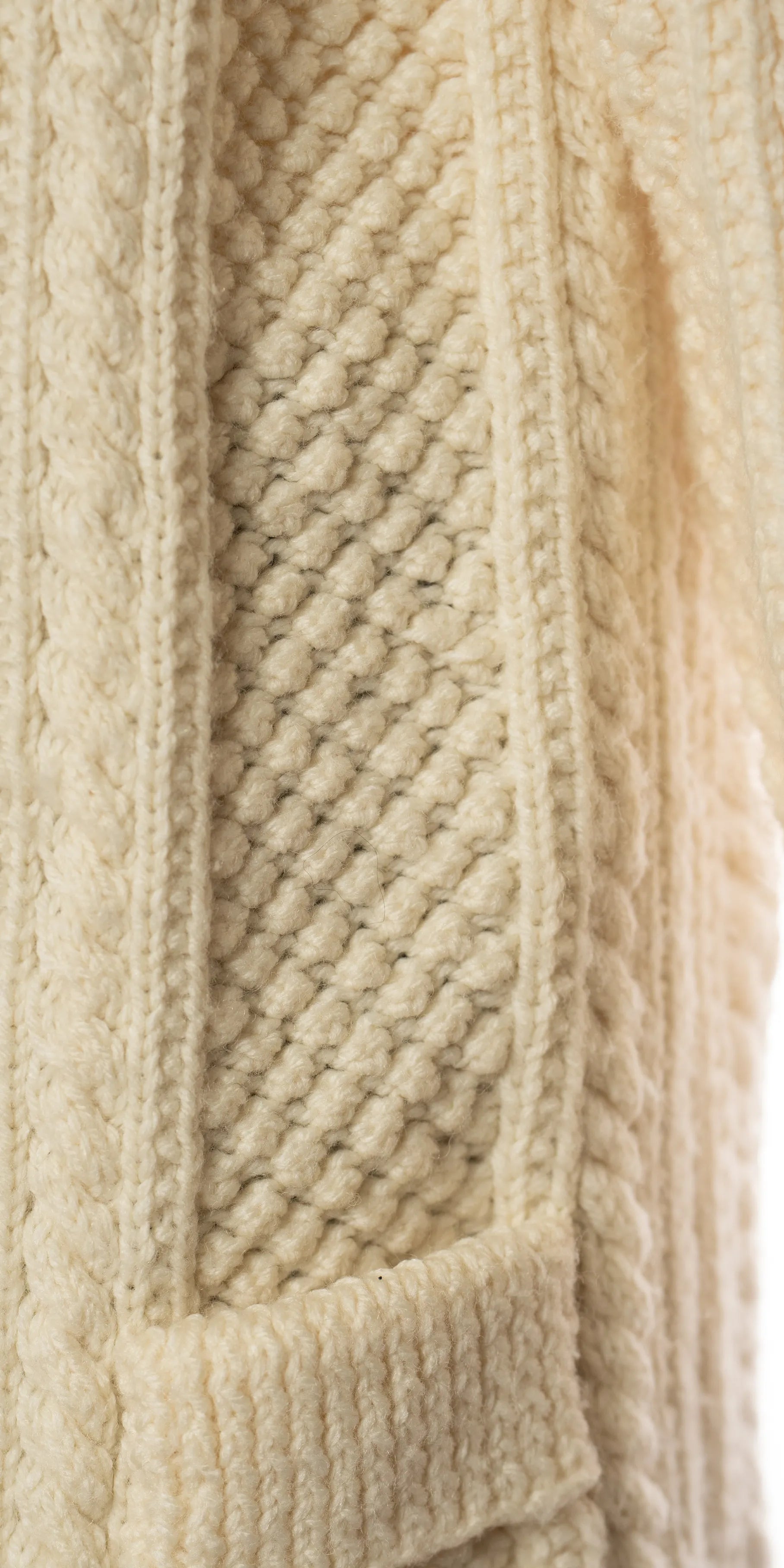 Cardigan lung din lana cu buzunare si nasturi de lemn