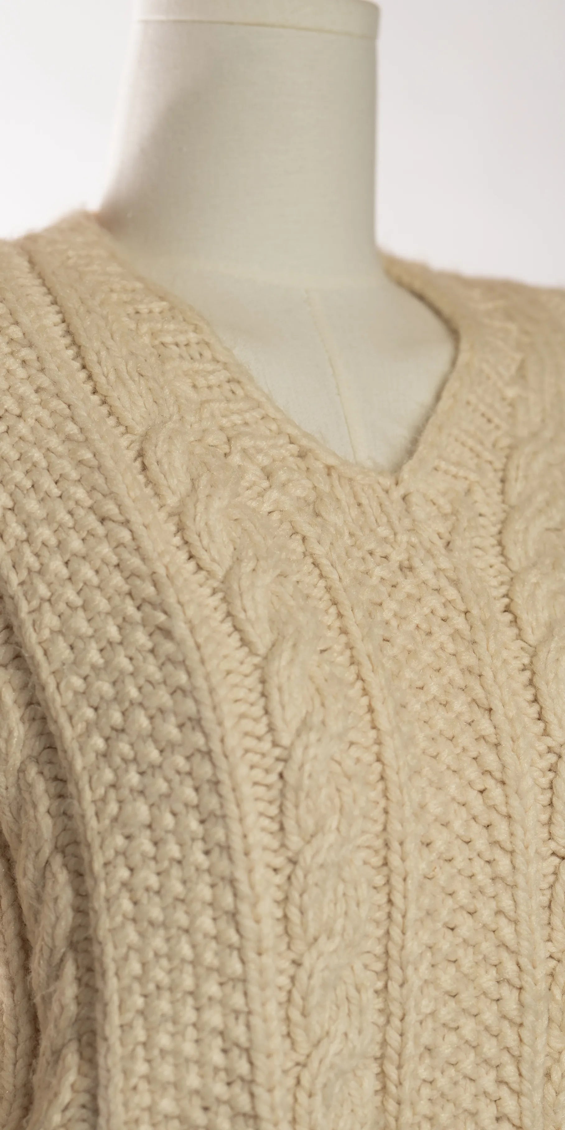 Pulover handmade din amestec de lana