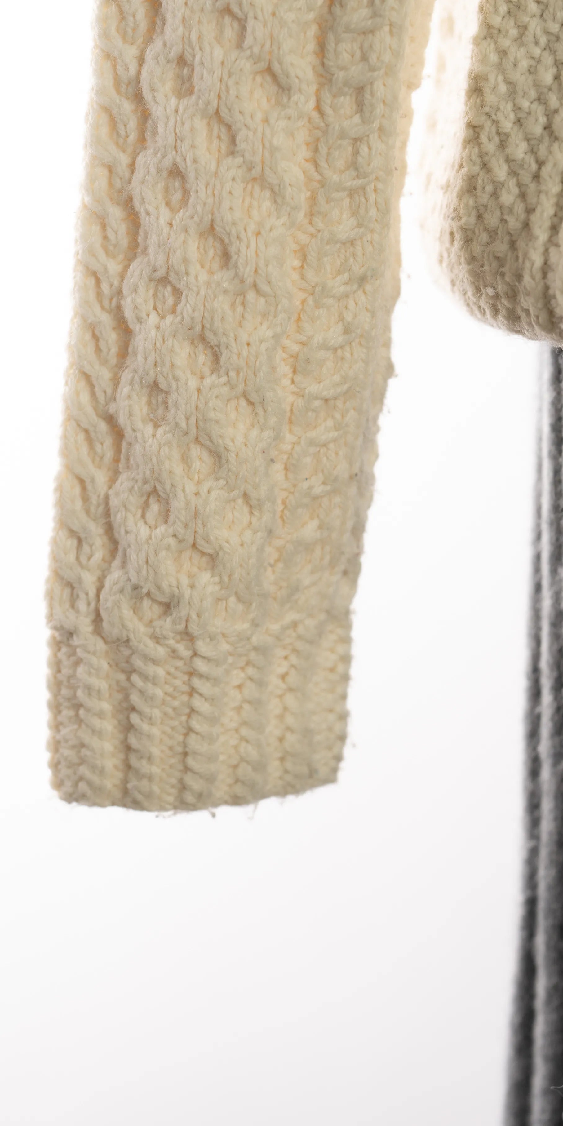 Pulover handmade din amestec de lana