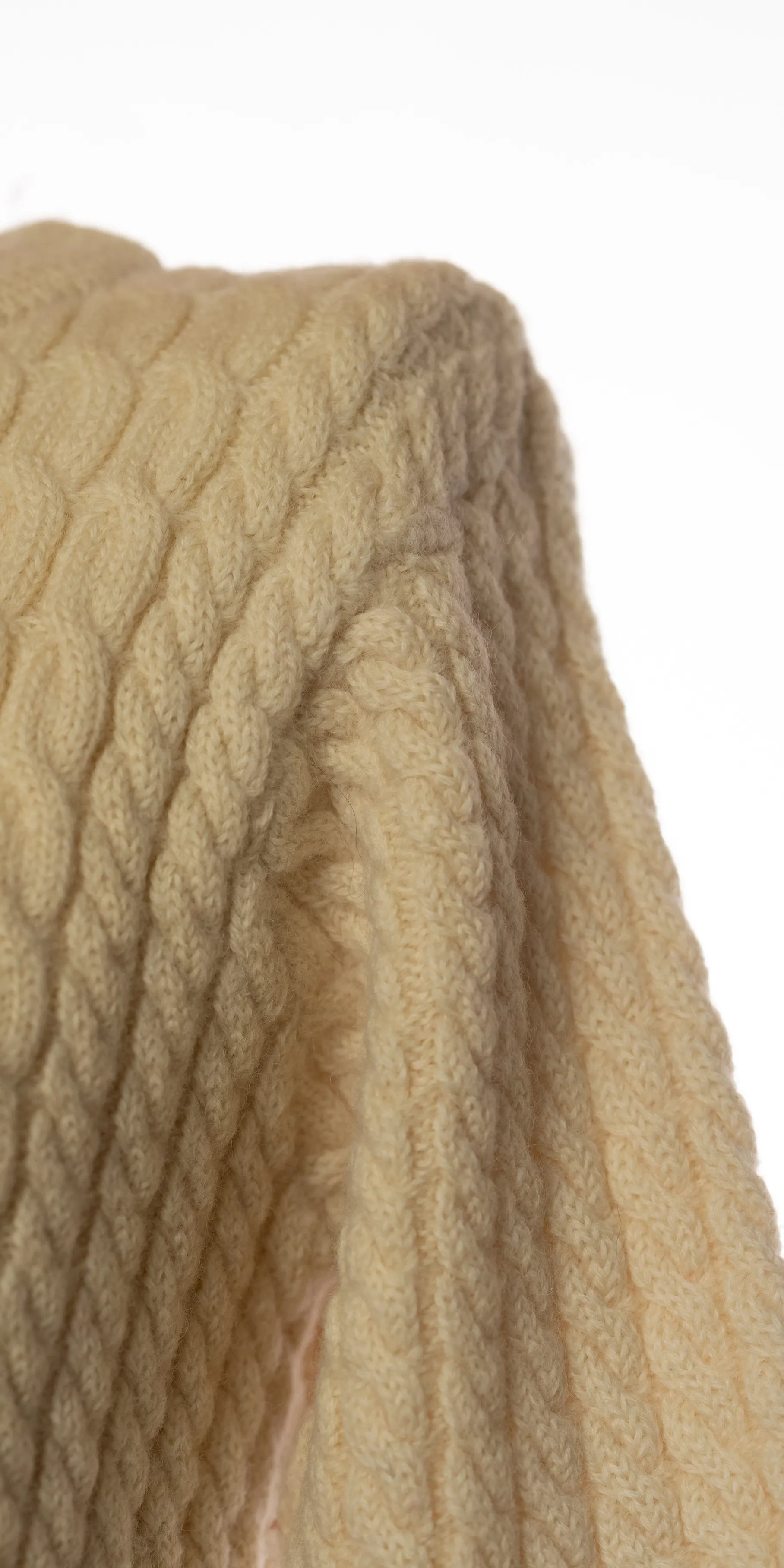 Pulover din lana cu torsade