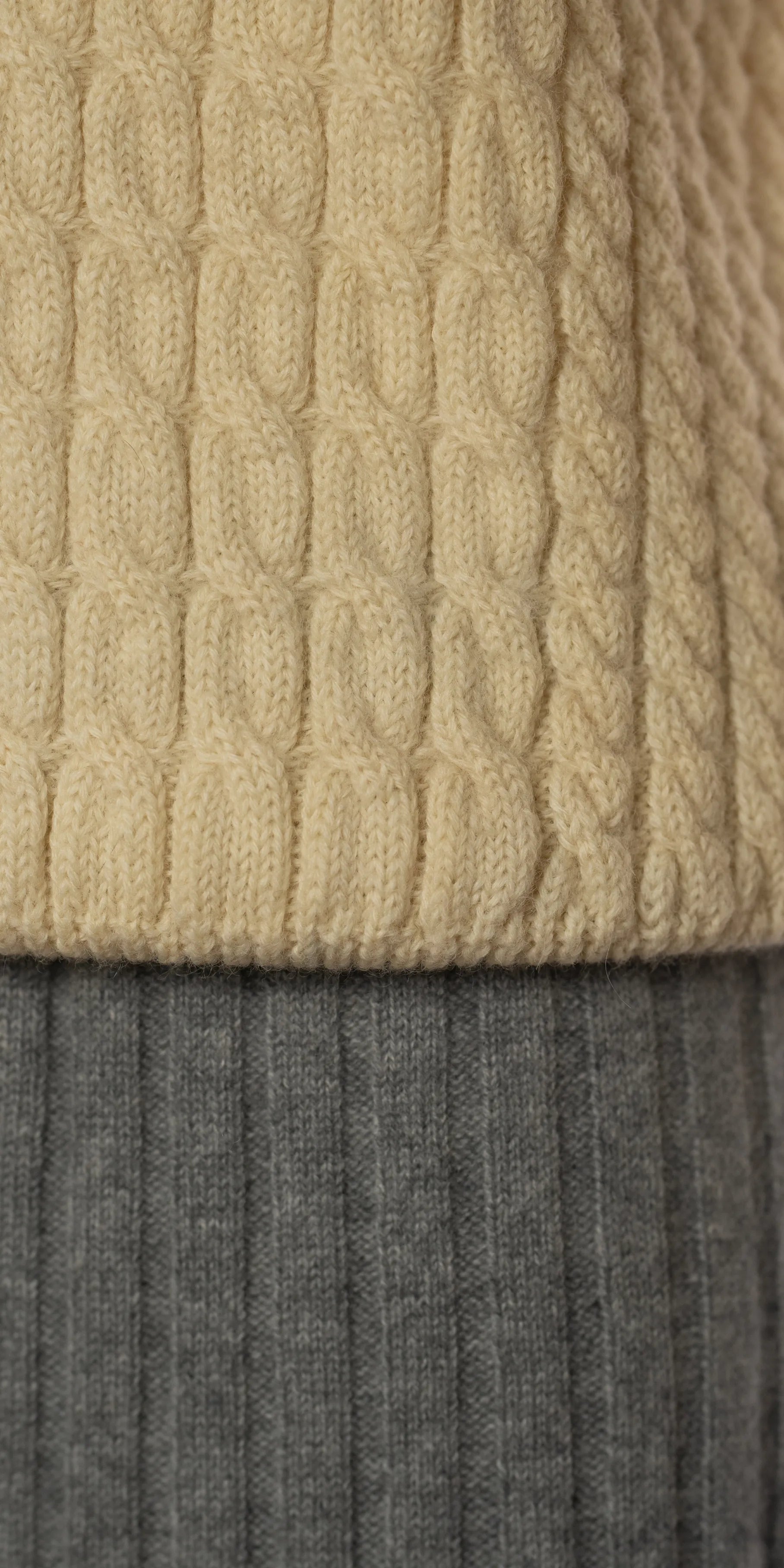 Pulover din lana cu torsade