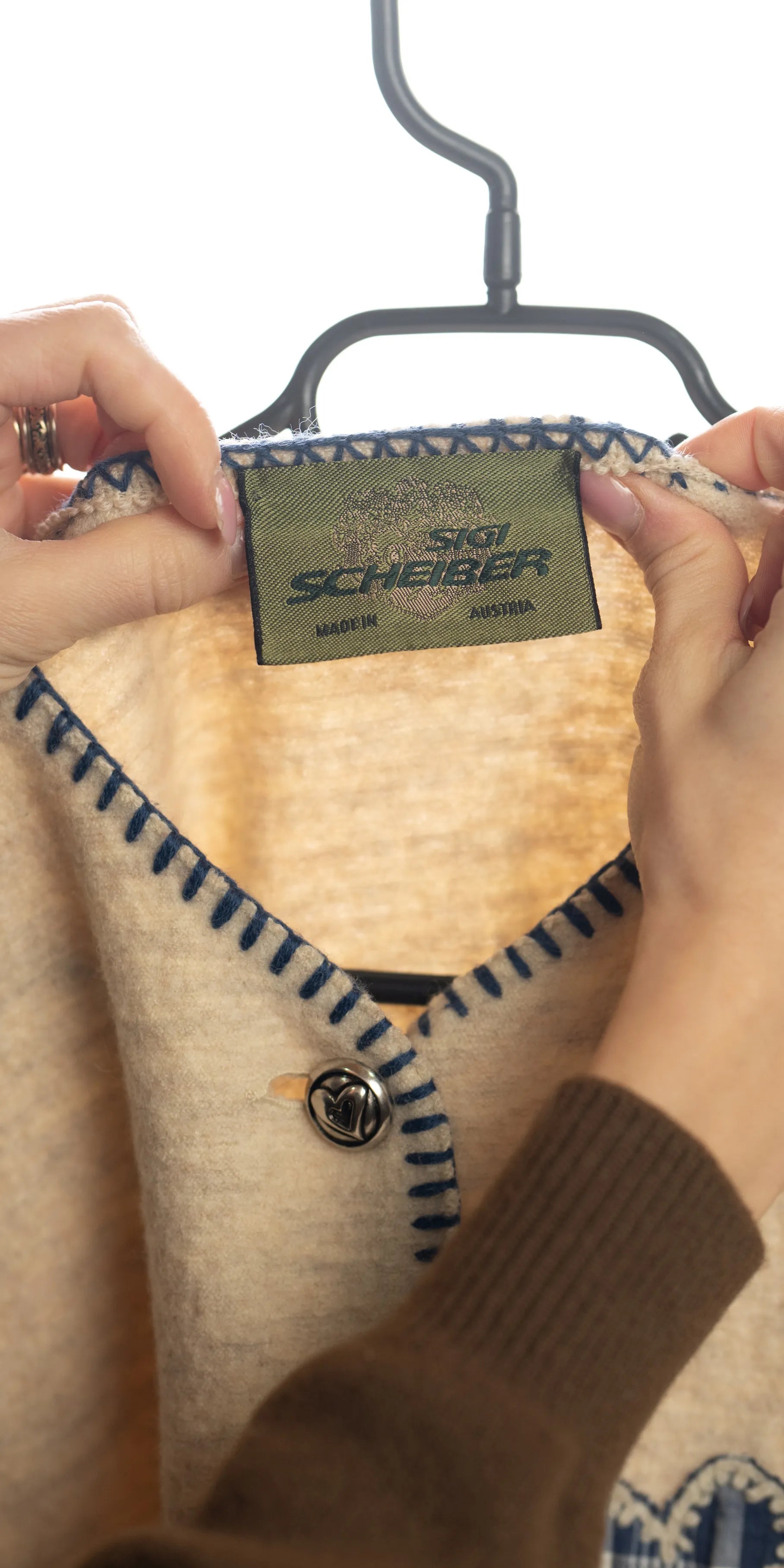 Cardigan din lana fiarta cu detalii