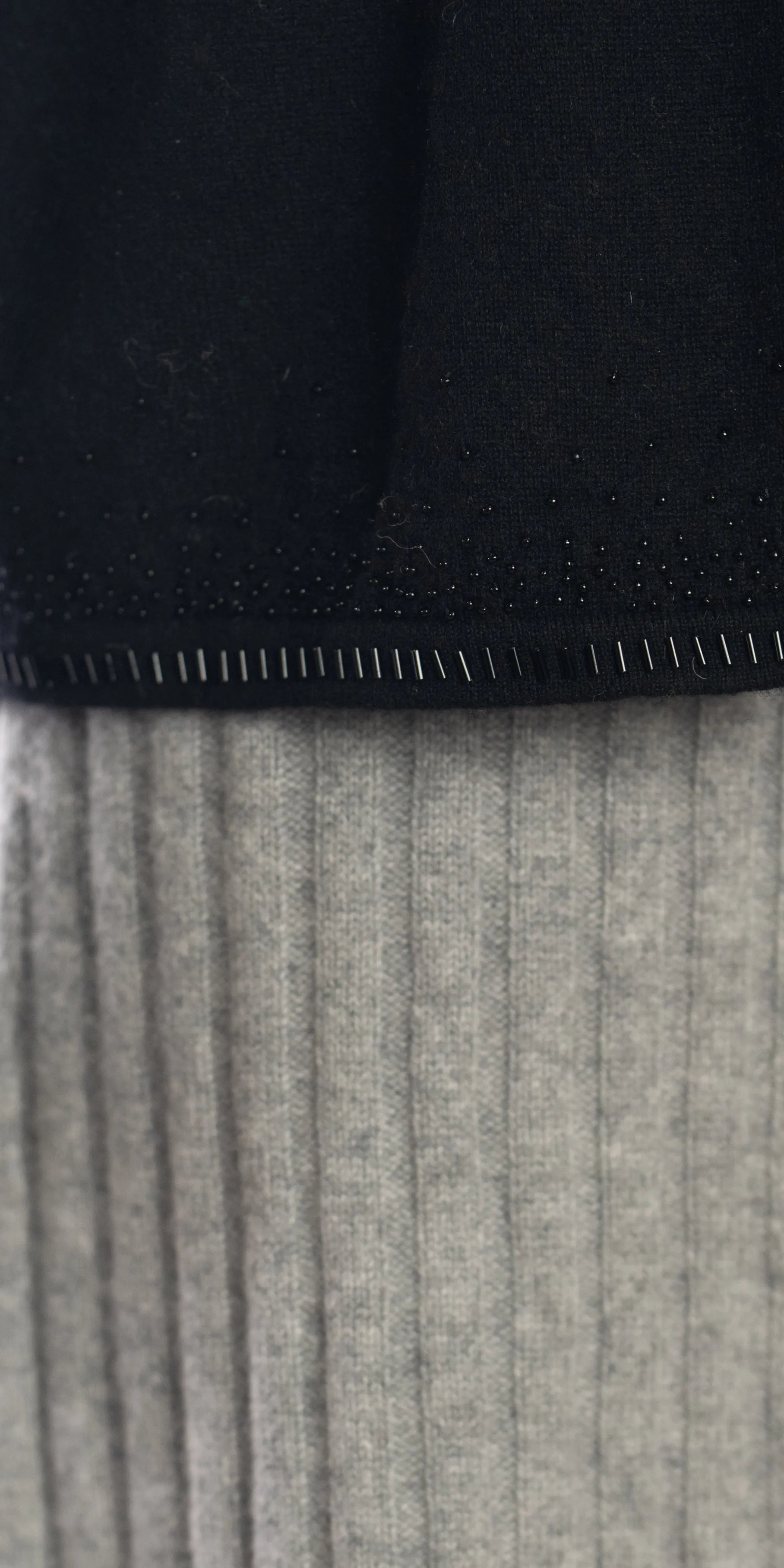 Cardigan din casmir cu margele