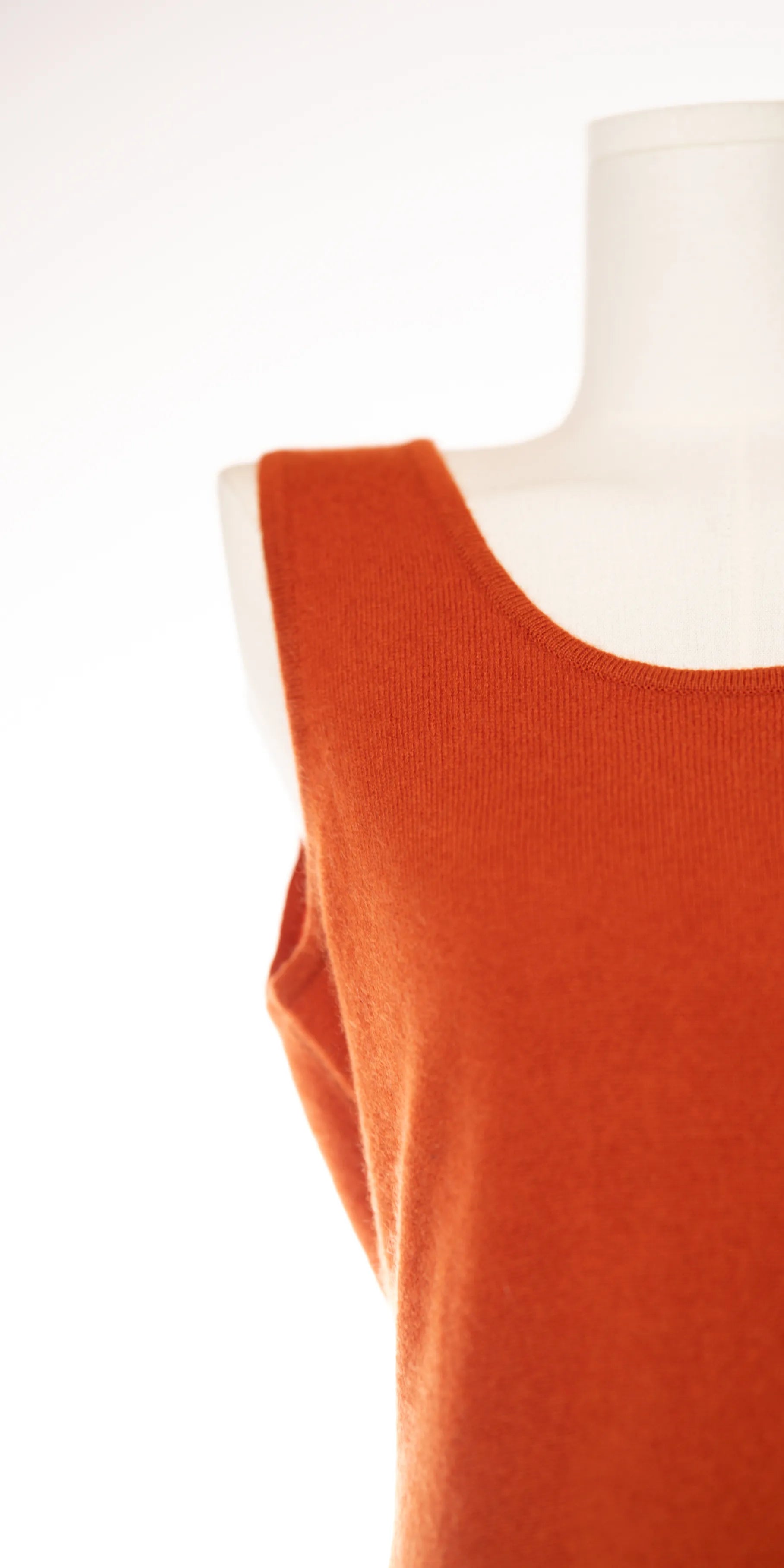 Bluza fara maneci din casmir fin - Neiman Marcus