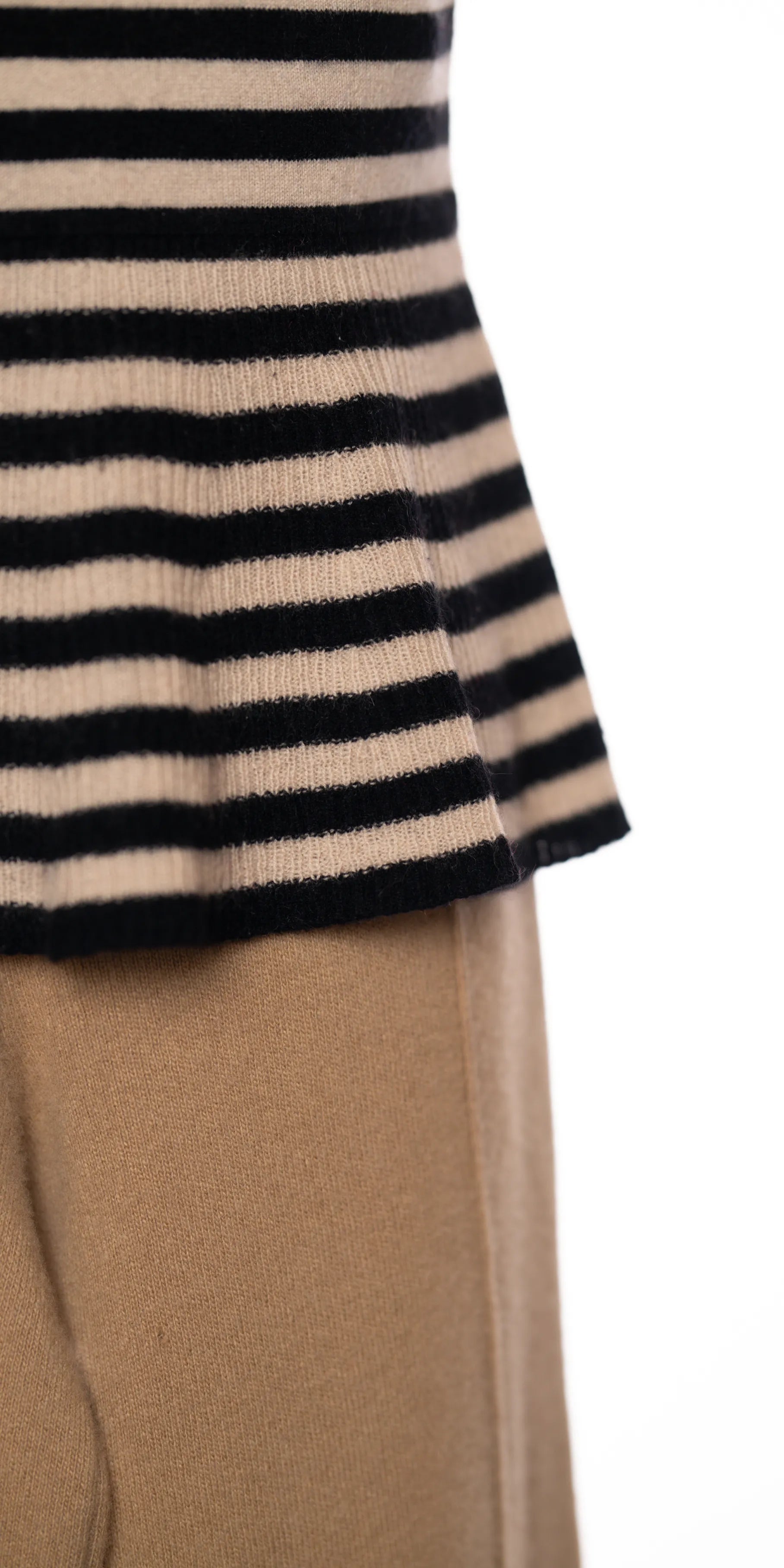 Bluza fara maneci din casmir cu nasturi decorativi - Autumn Cashmere