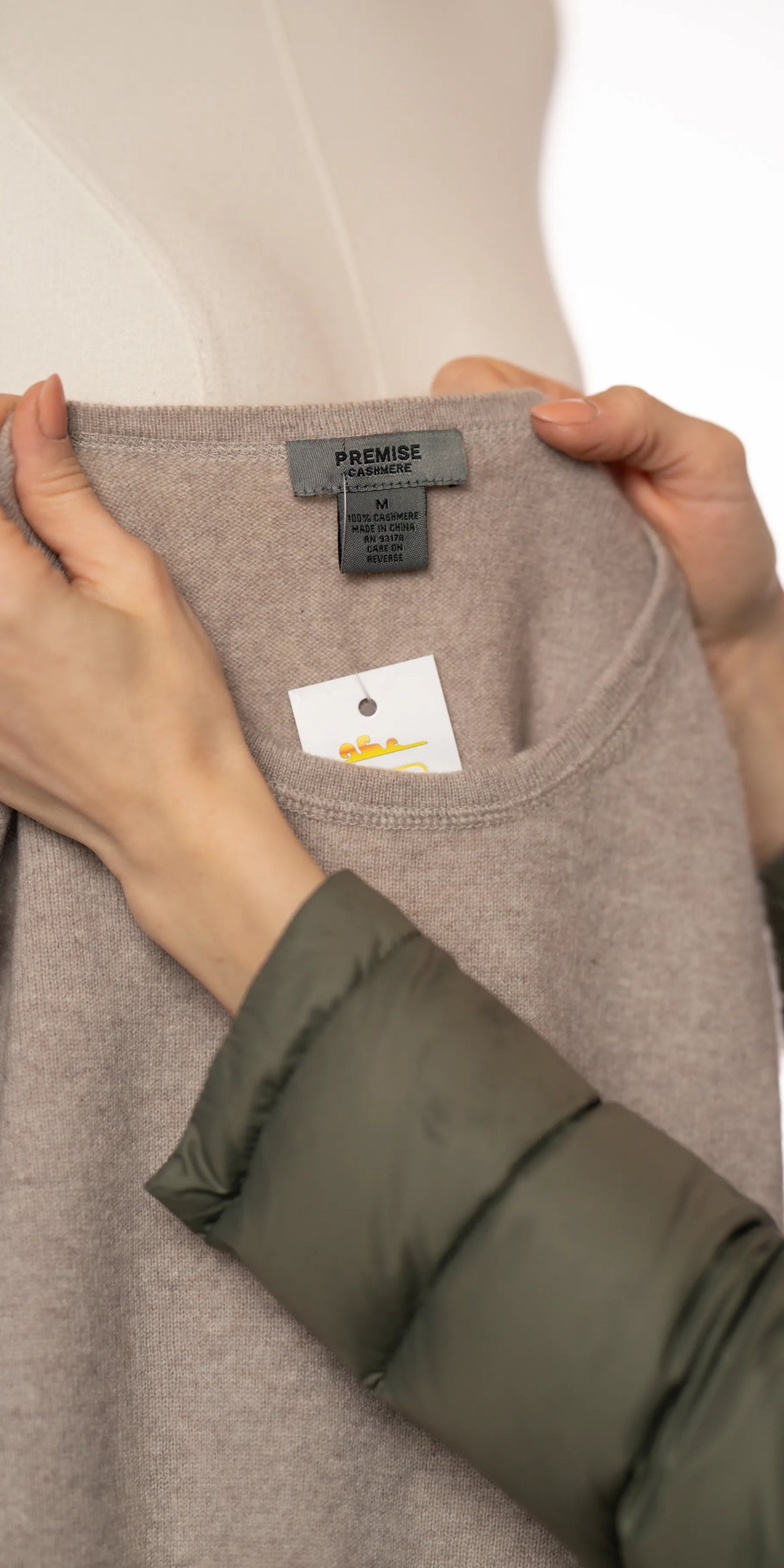 Bluza din casmir cu maneca scurta - Premise