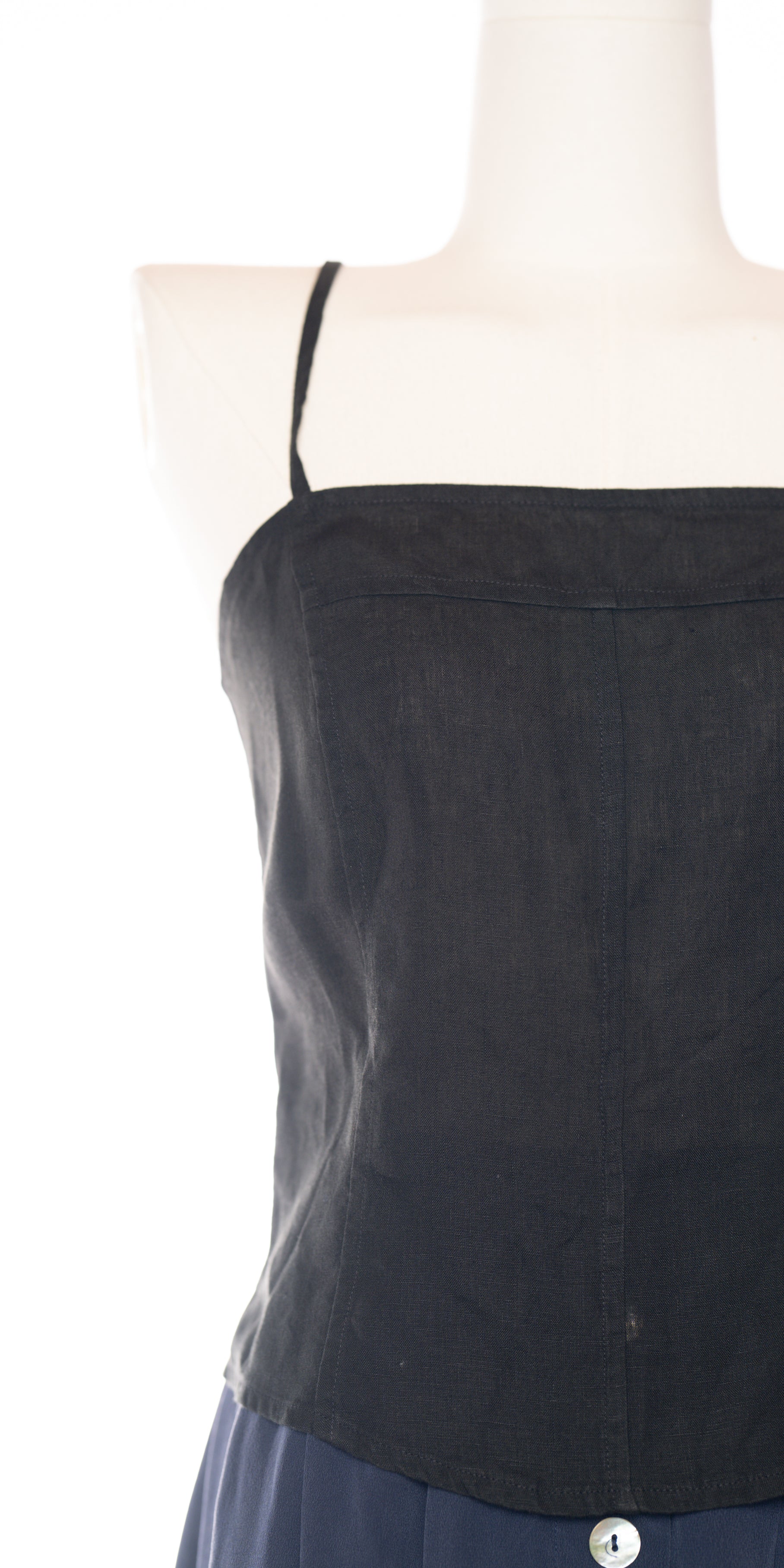 Top din in cu nasturi la spate- PennyBlack