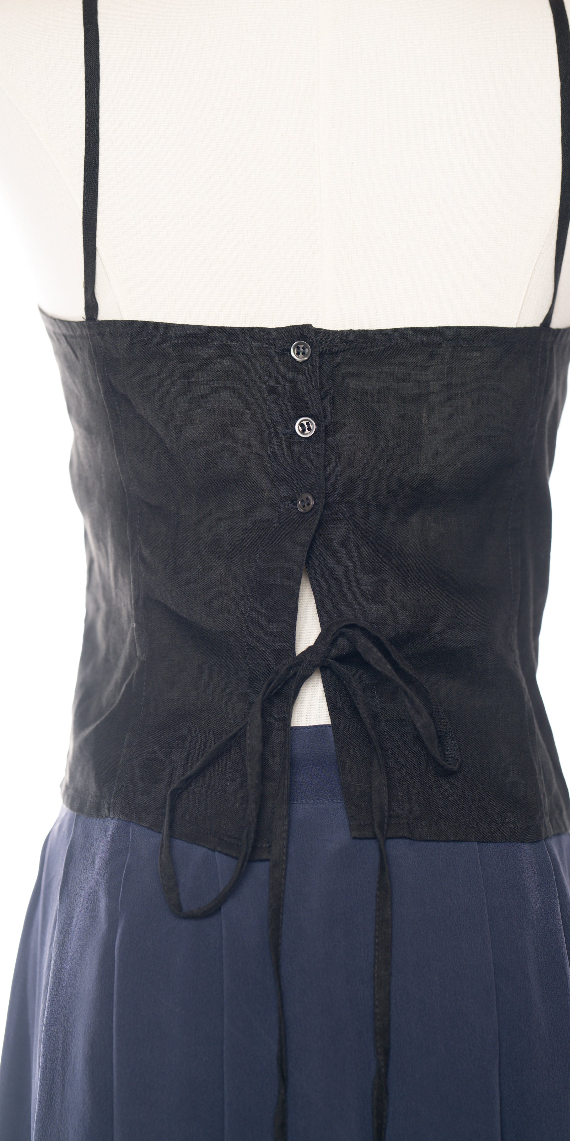 Top din in cu nasturi la spate- PennyBlack
