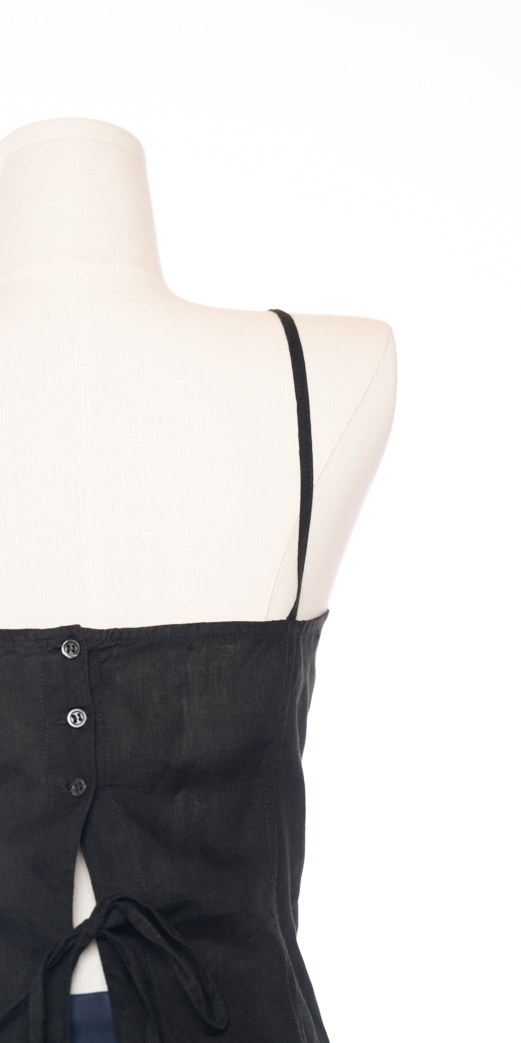 Top din in cu nasturi la spate- PennyBlack
