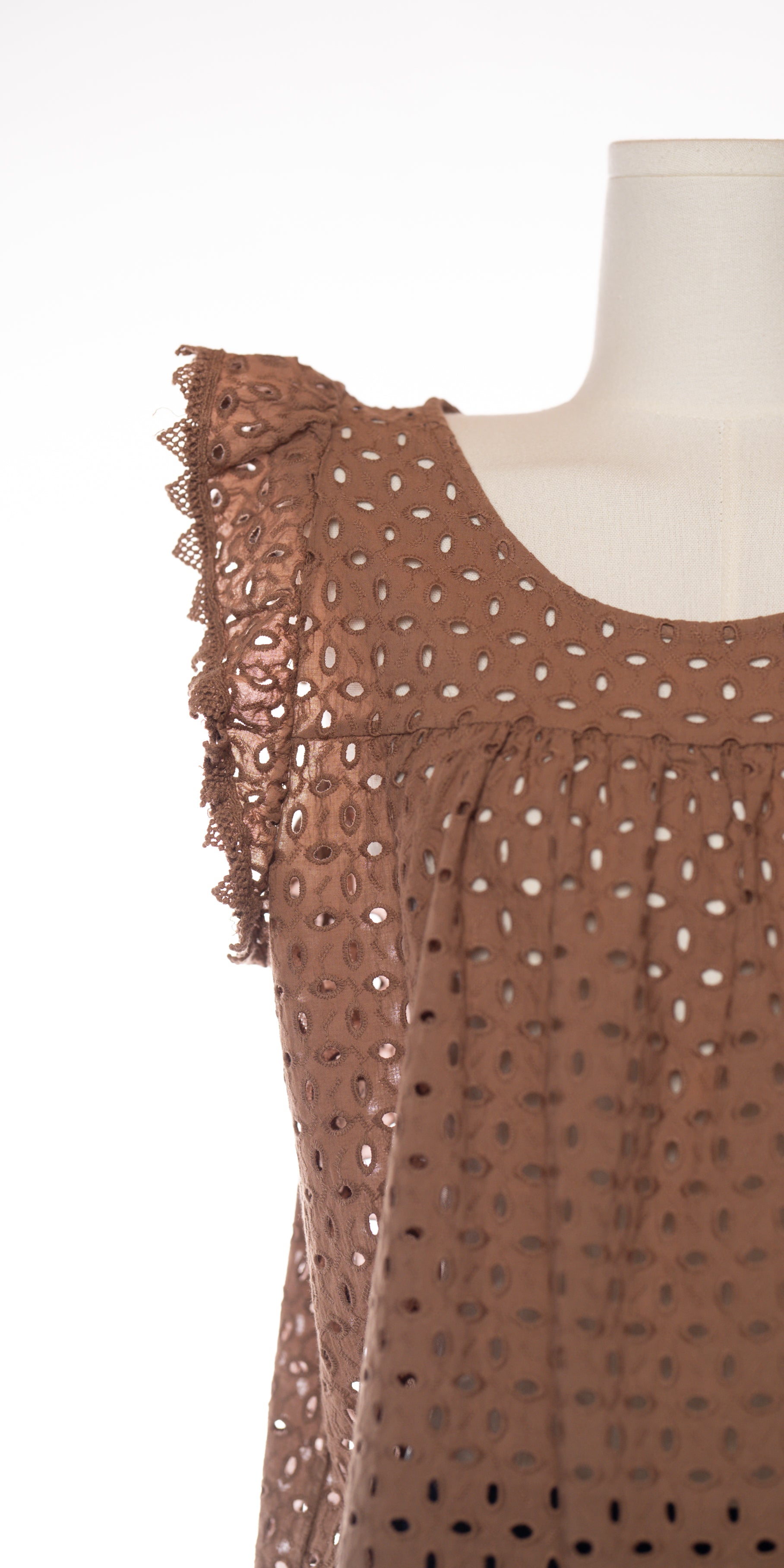 Top cu perforatii - Made in Italy