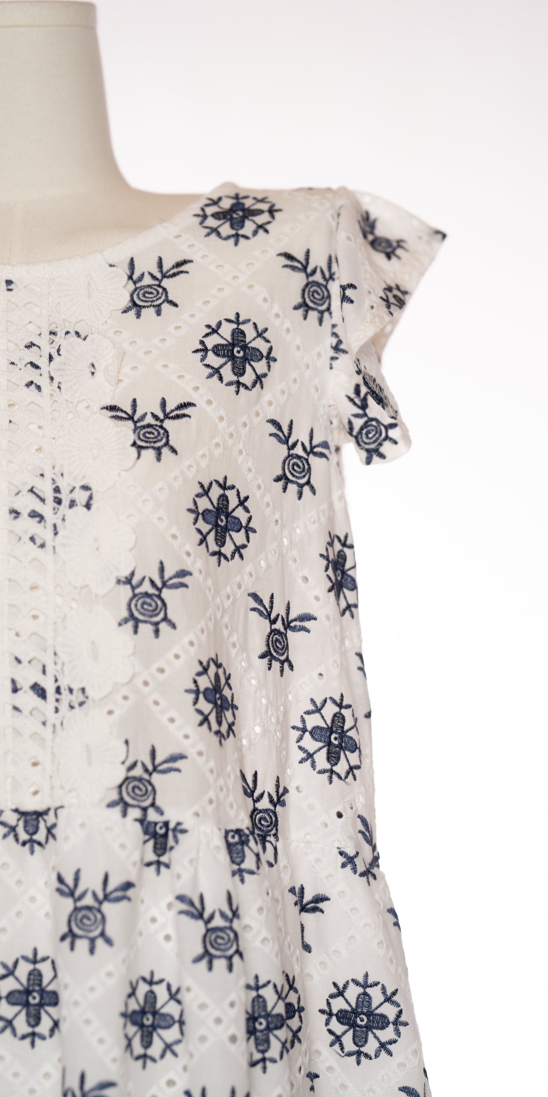 Rochie cu broderie sparta - New  Collection