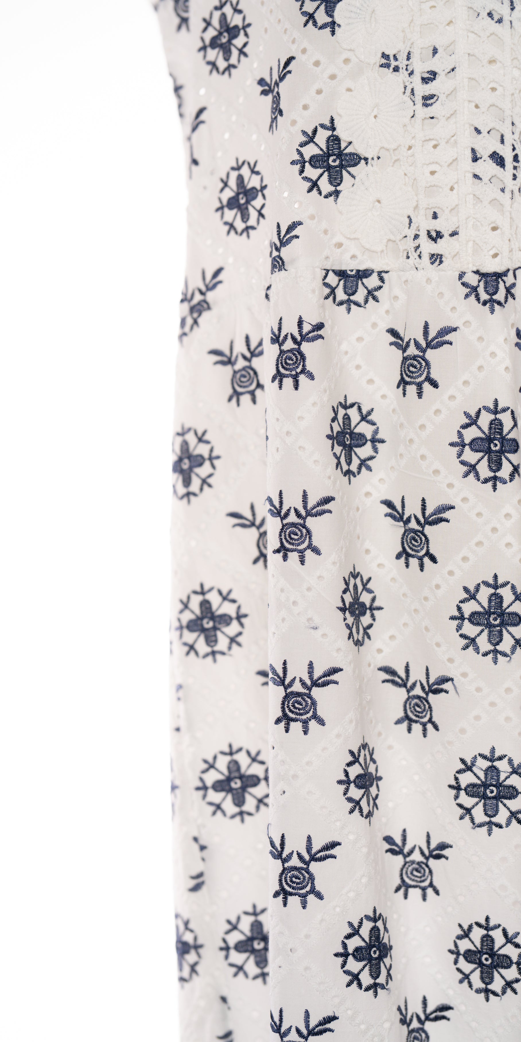 Rochie cu broderie sparta - New  Collection