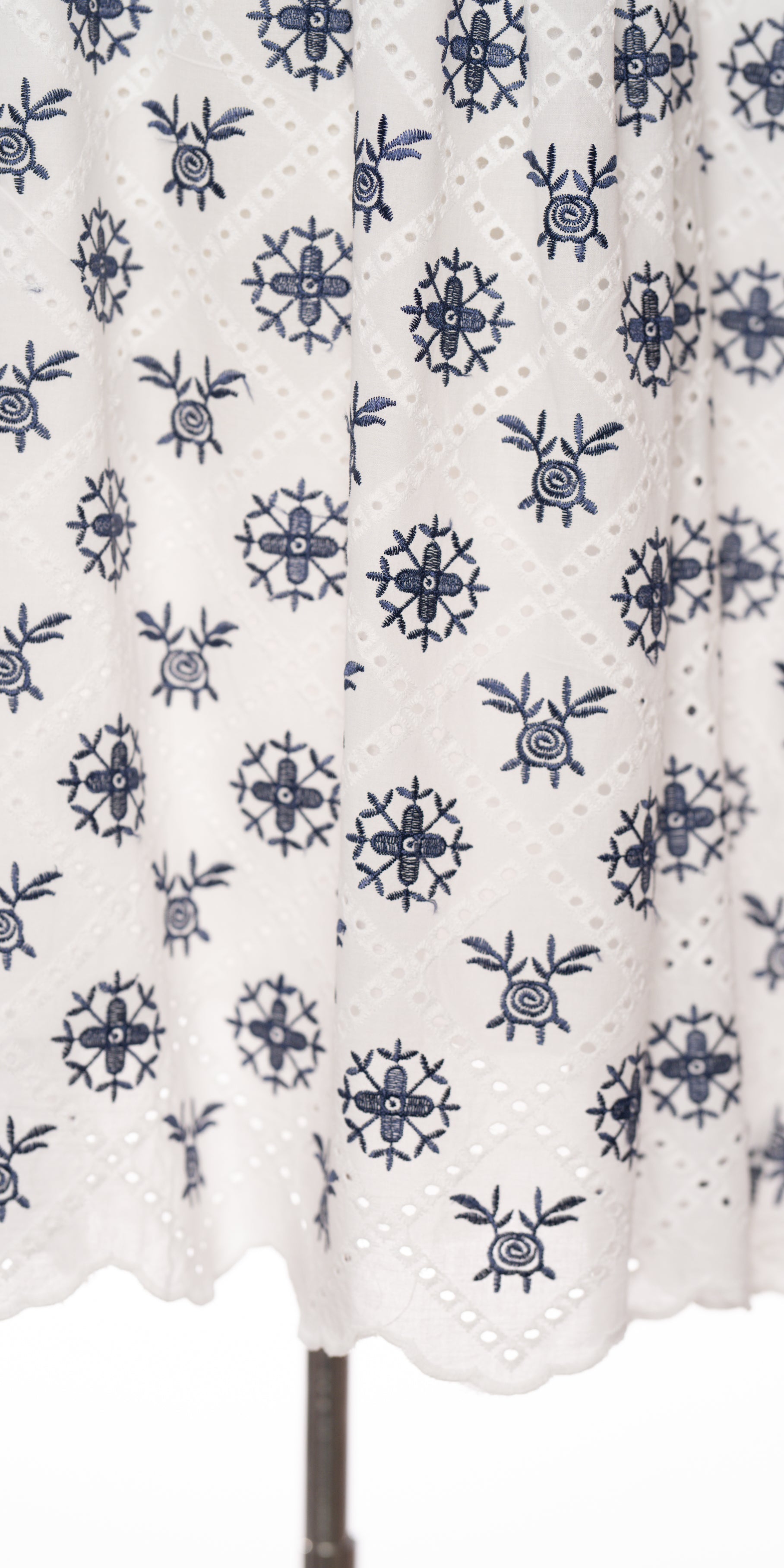 Rochie cu broderie sparta - New  Collection