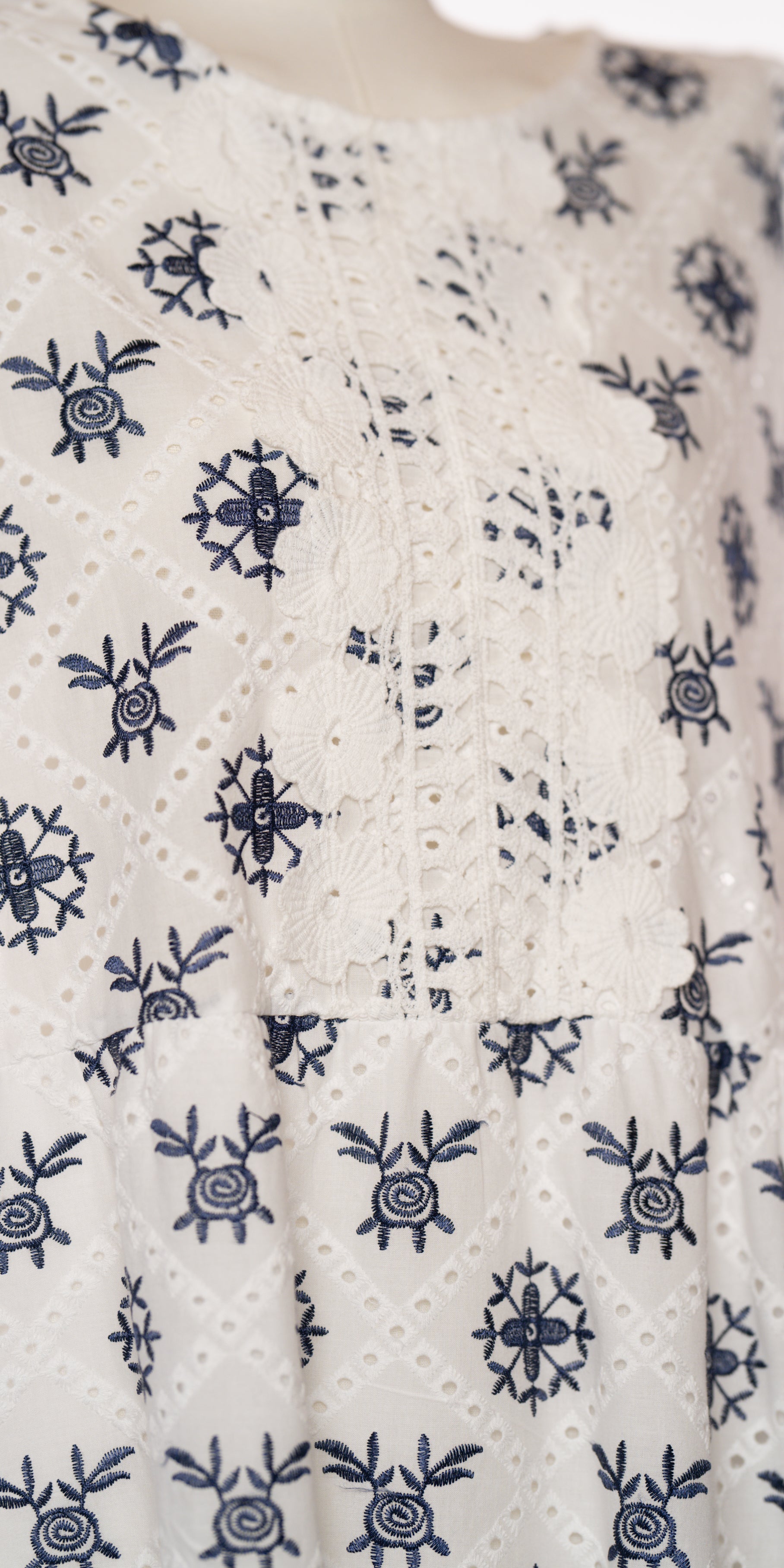 Rochie cu broderie sparta - New  Collection