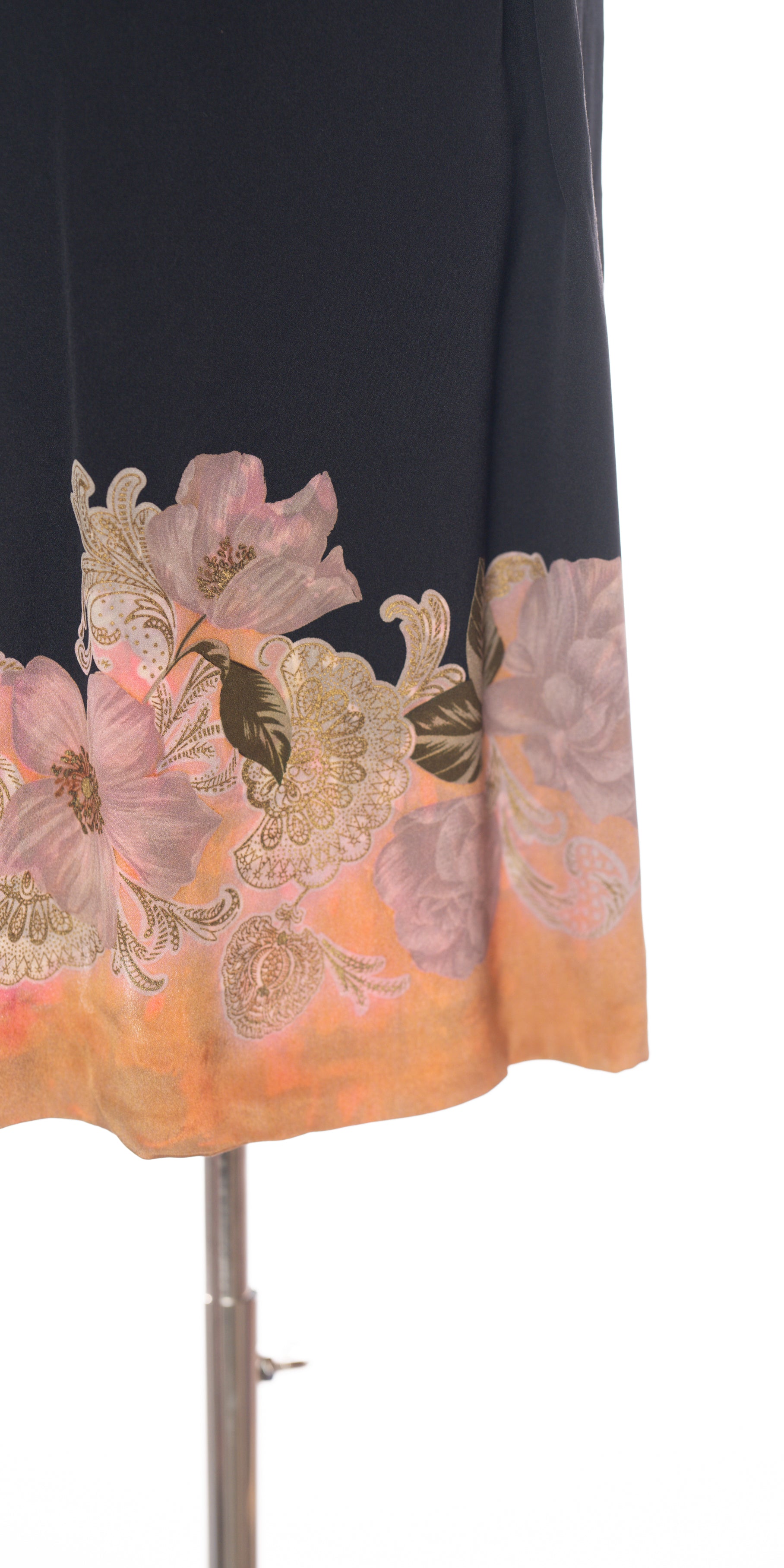 Rochie handmade fina cu detalii aurii