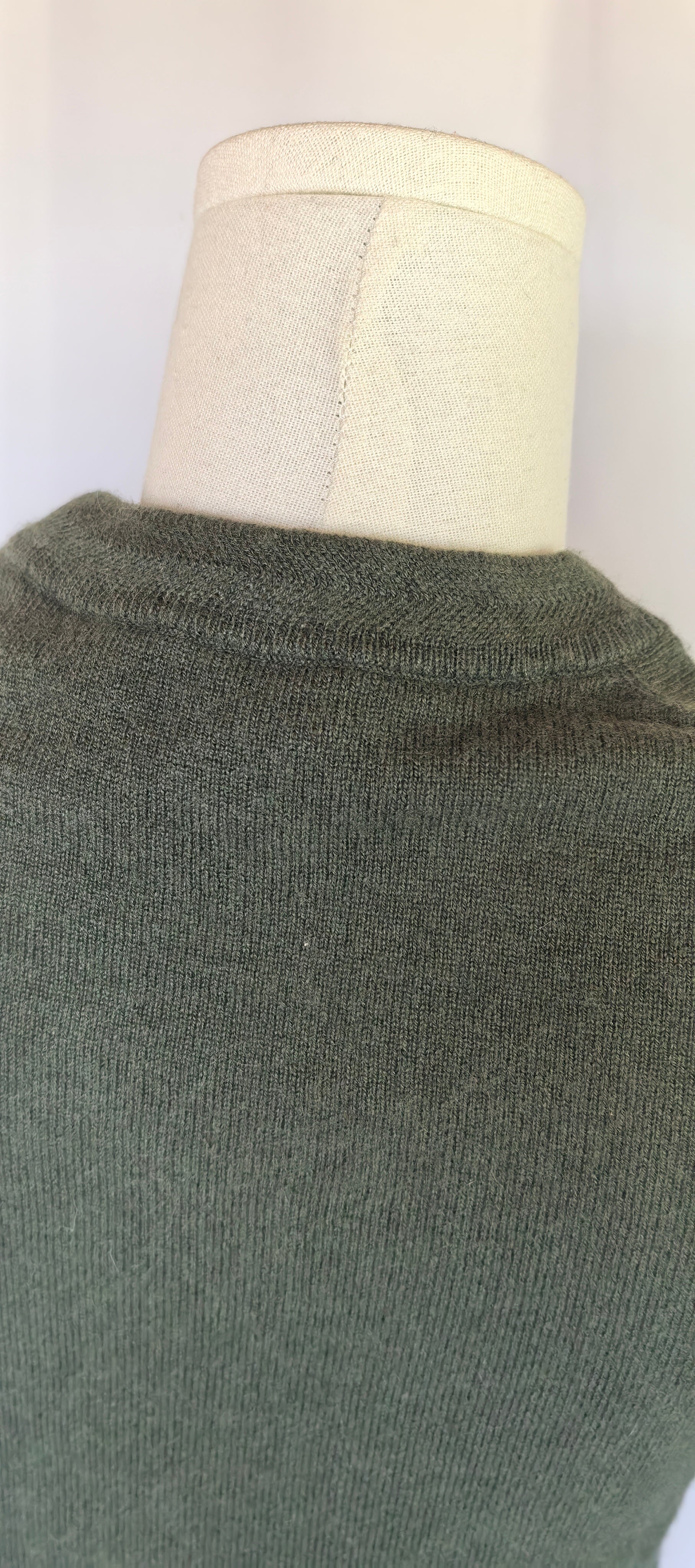 Pulover din casmir - Theory