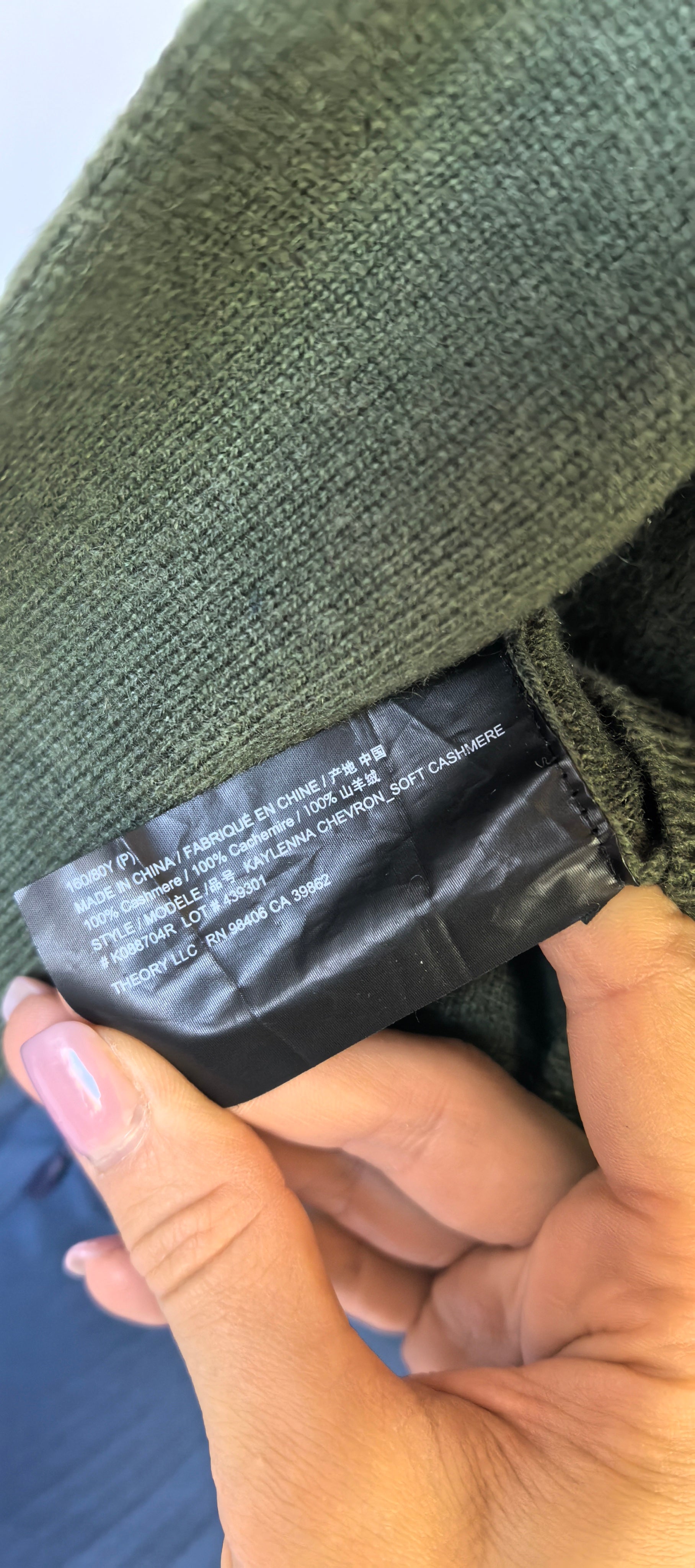 Pulover din casmir - Theory