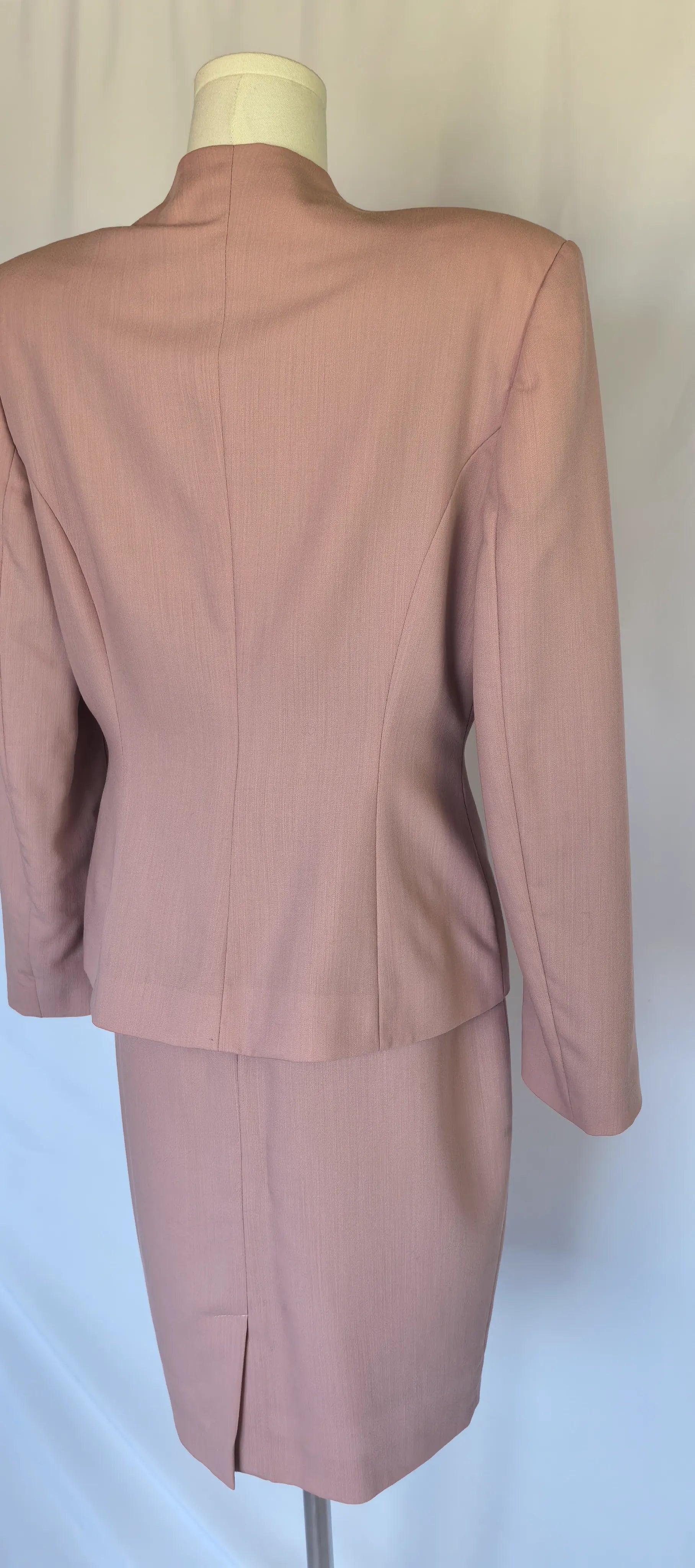 Deux piece din stofa de lana