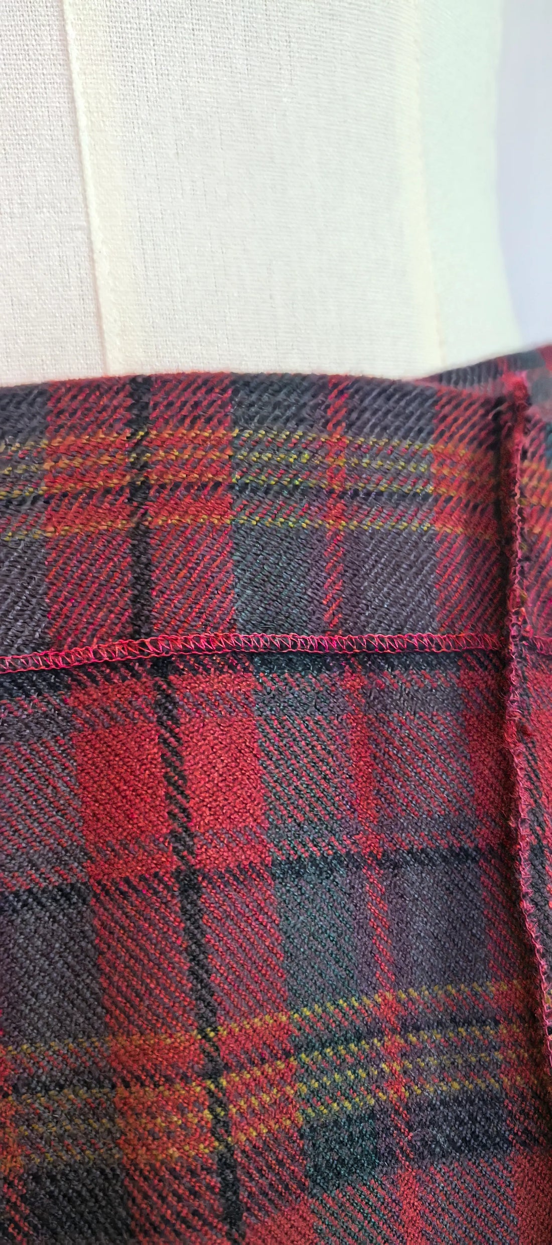 Fusta tartan din lana cu talie reglabila