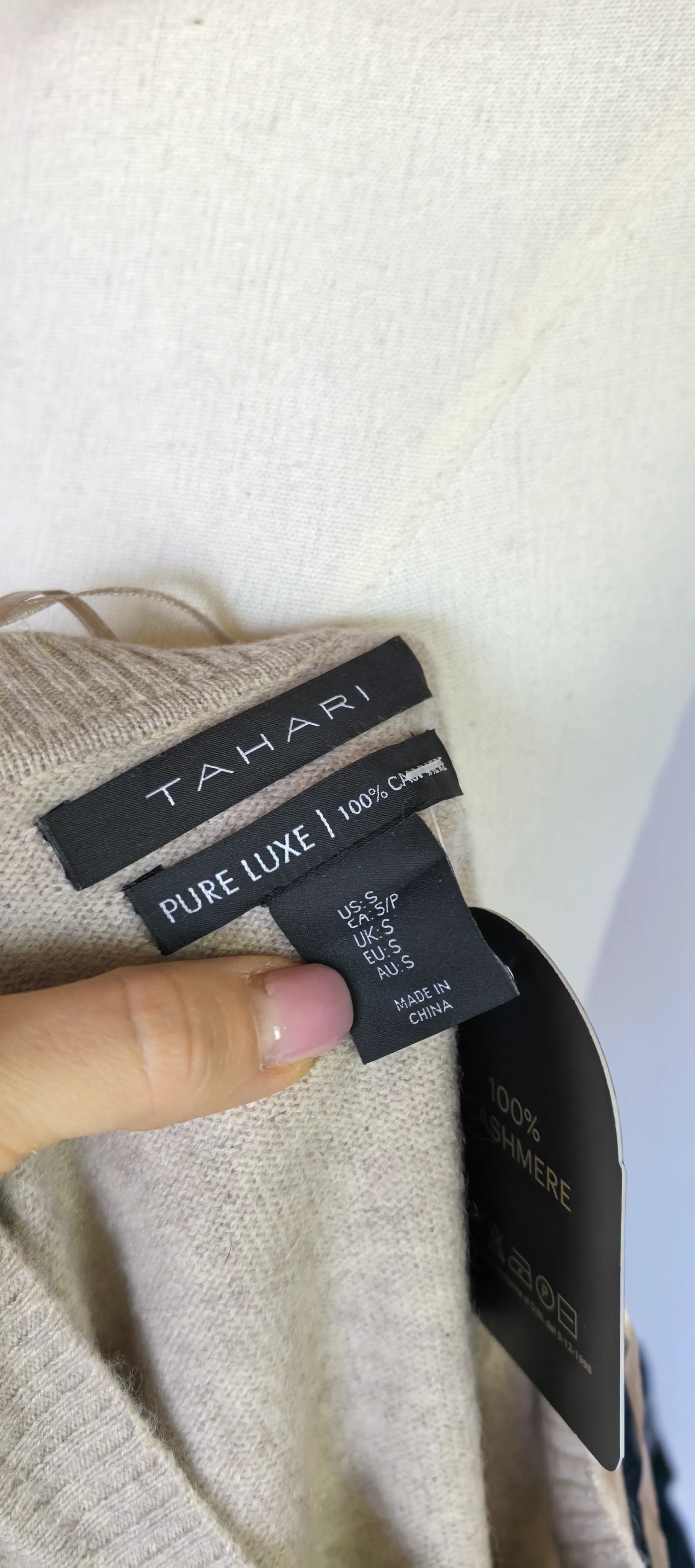 Pulover din casmir - Tahari