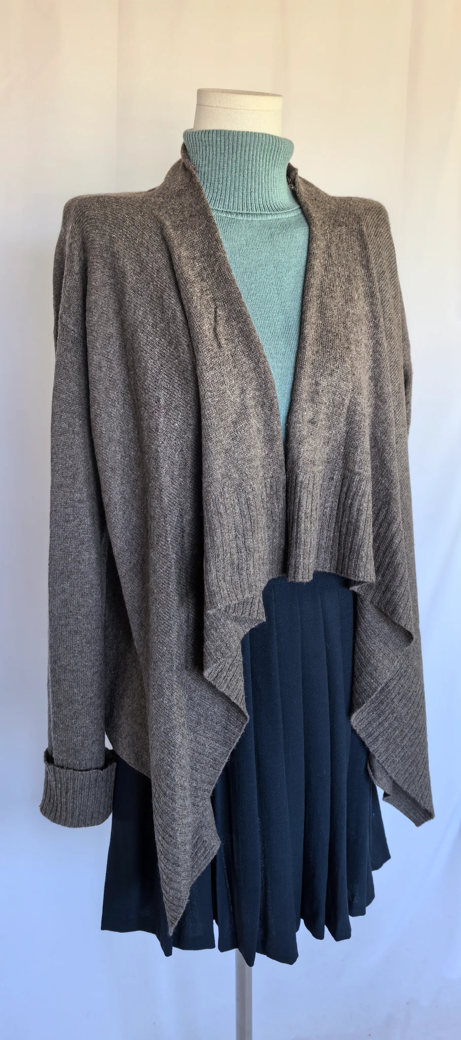 Cardigan asimetric din casmir - Aqua Cashmere