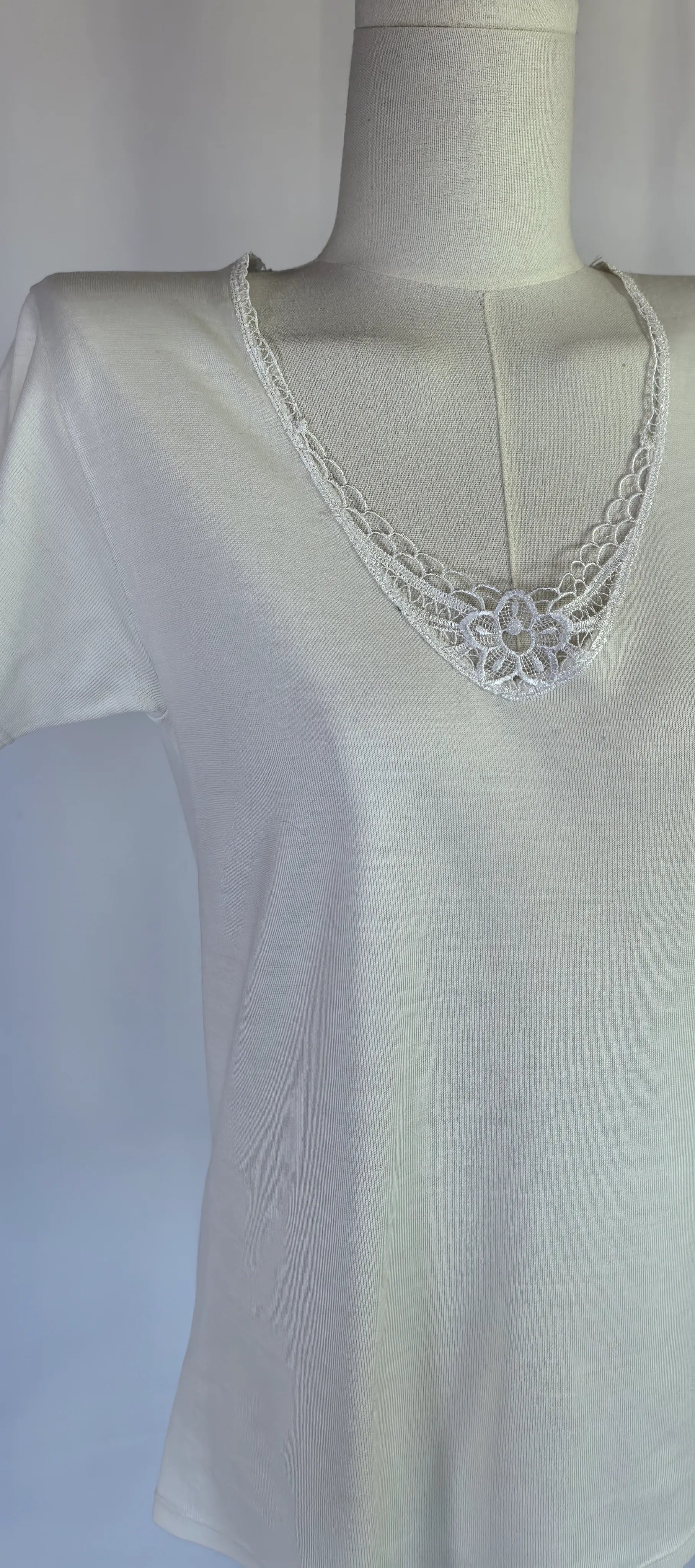 Tricou prim strat din lana