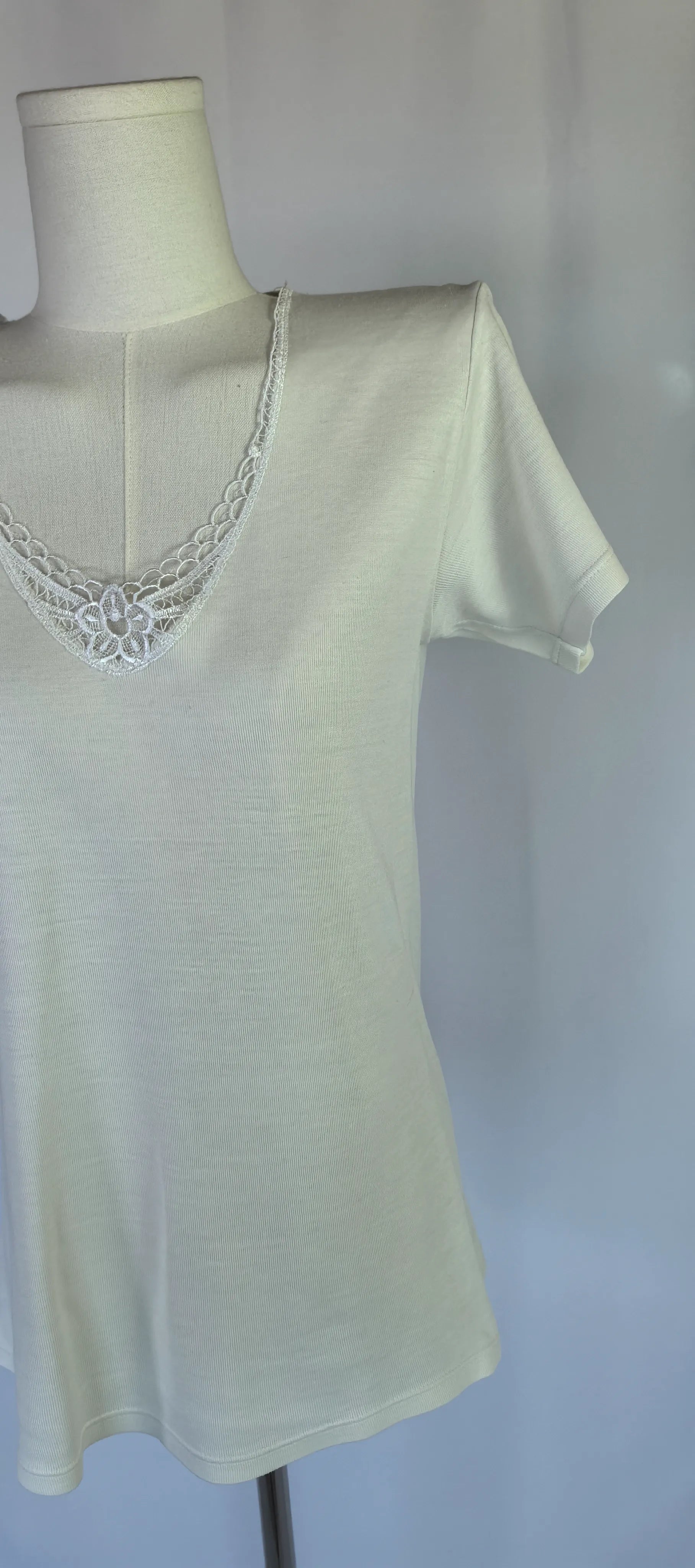 Tricou prim strat din lana