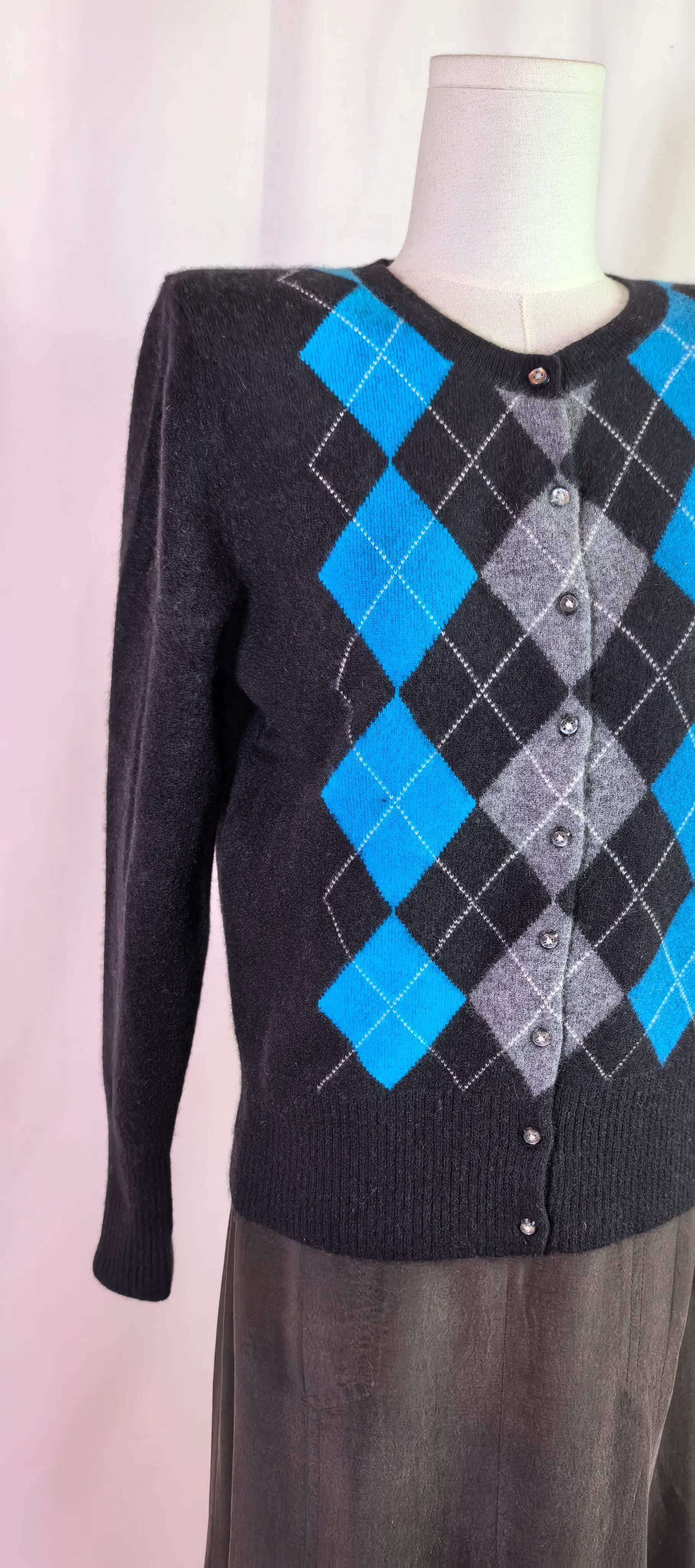 Pulover din casmir - Apt. 9