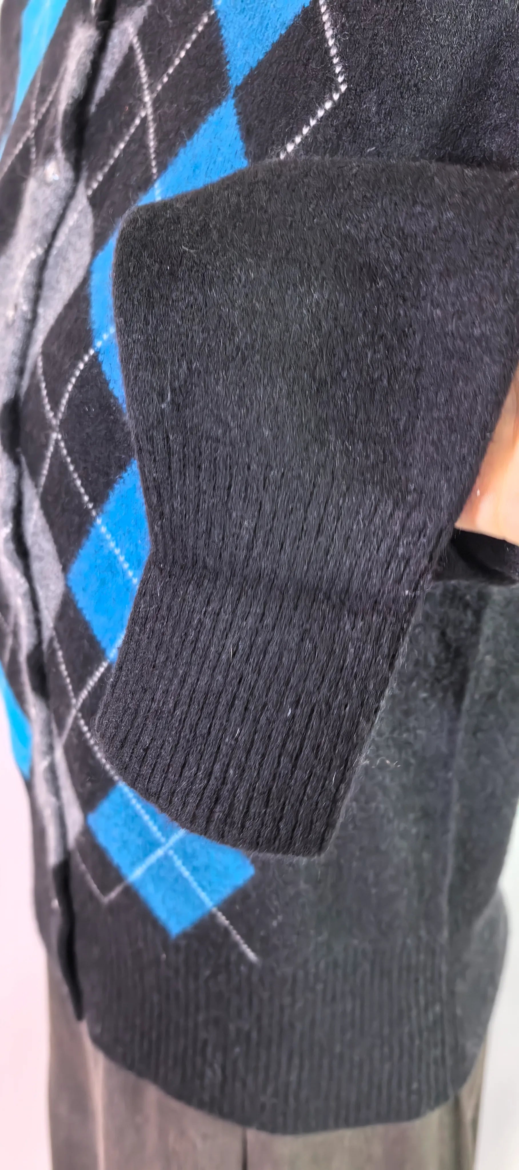 Pulover din casmir - Apt. 9