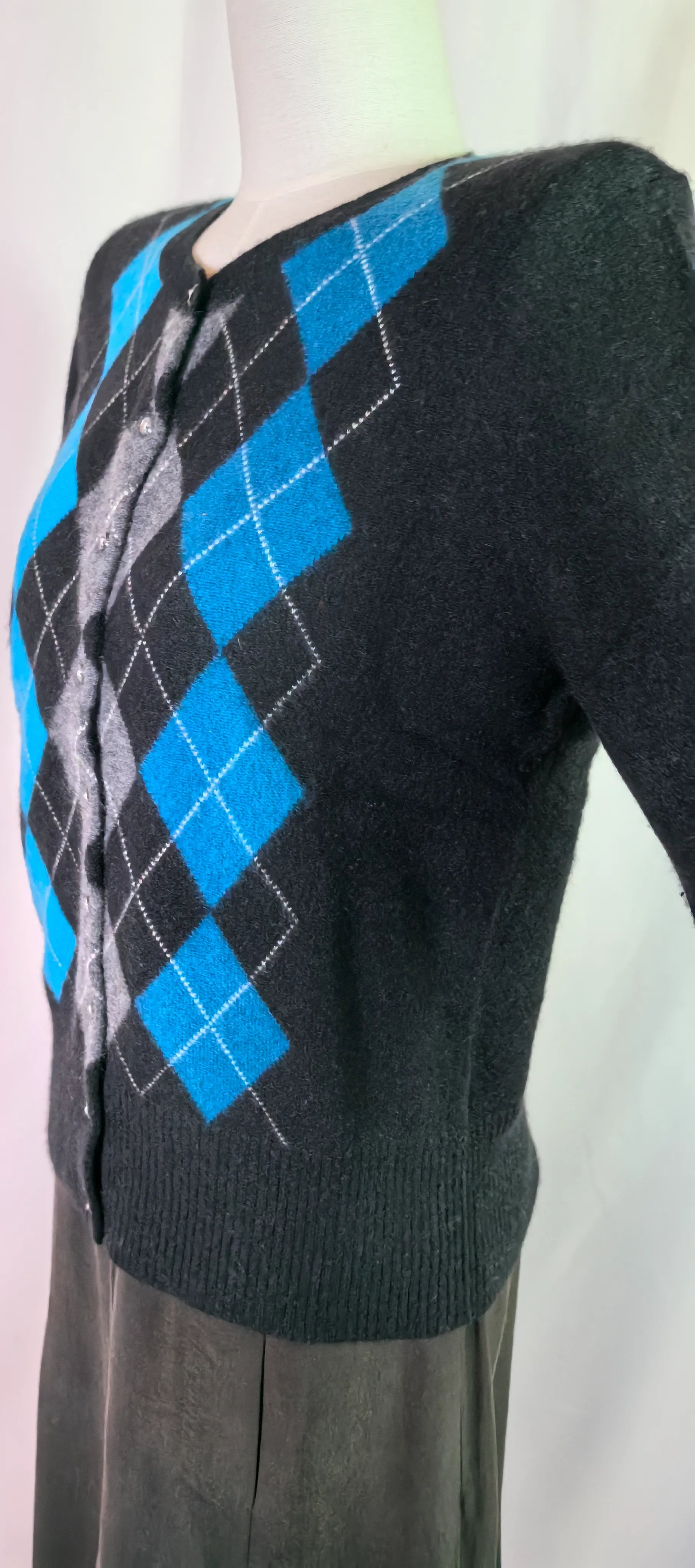 Pulover din casmir - Apt. 9