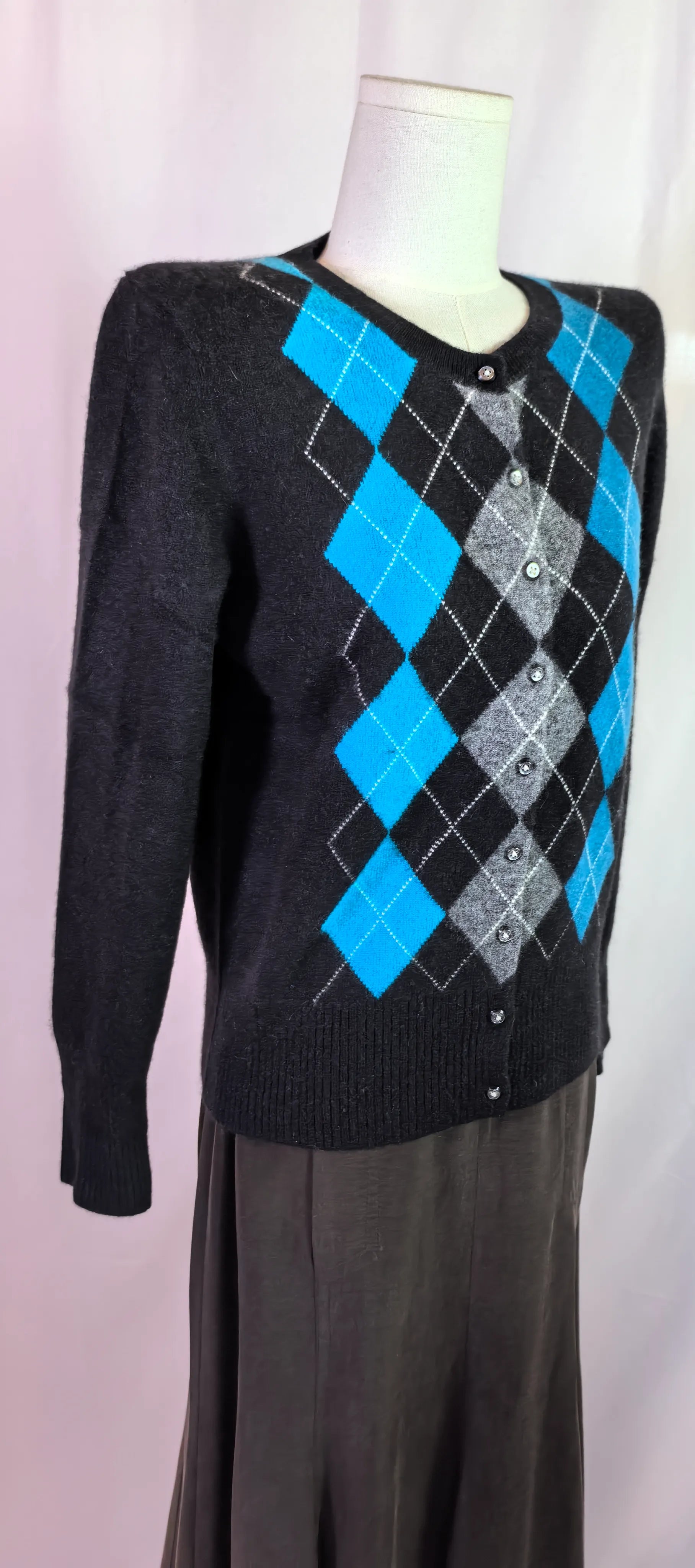 Pulover din casmir - Apt. 9