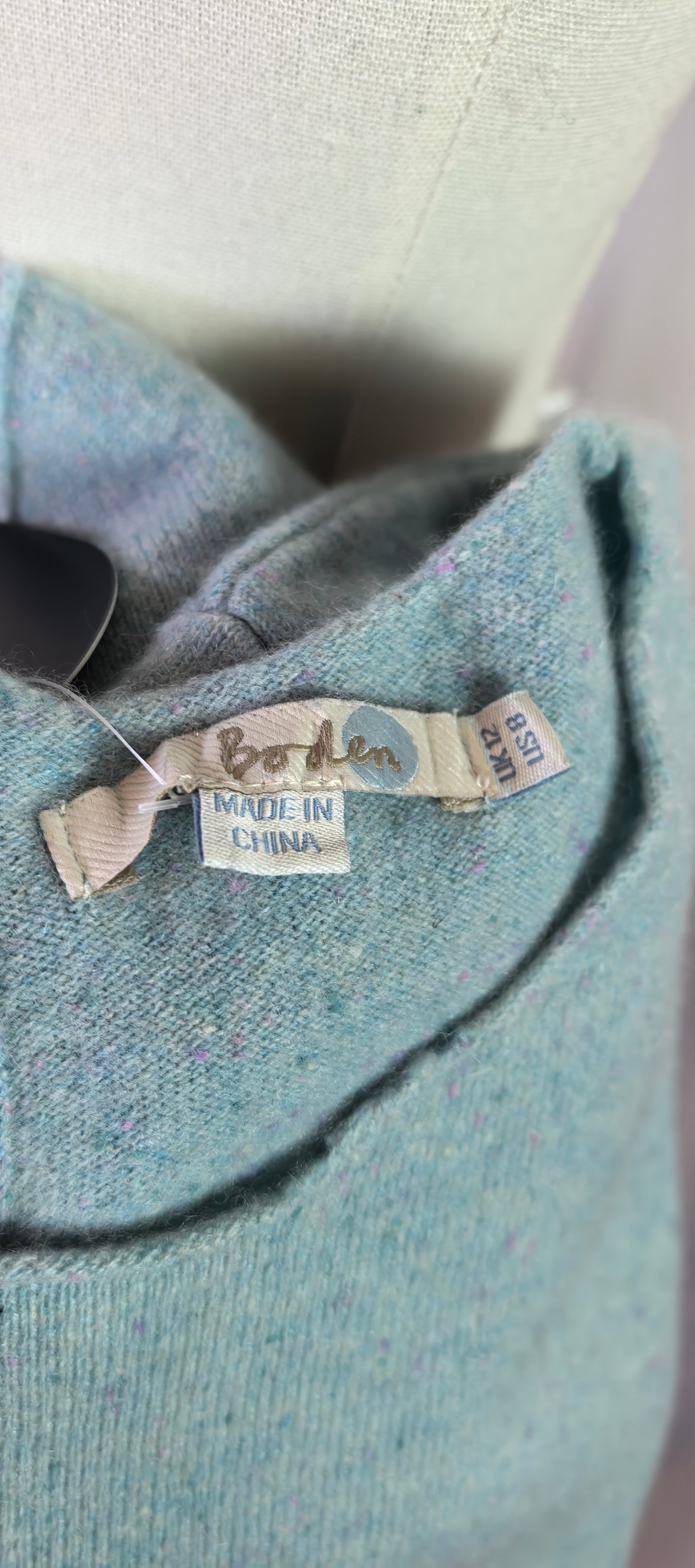 Pulover  din casmir cu nasturi la spate - Boden