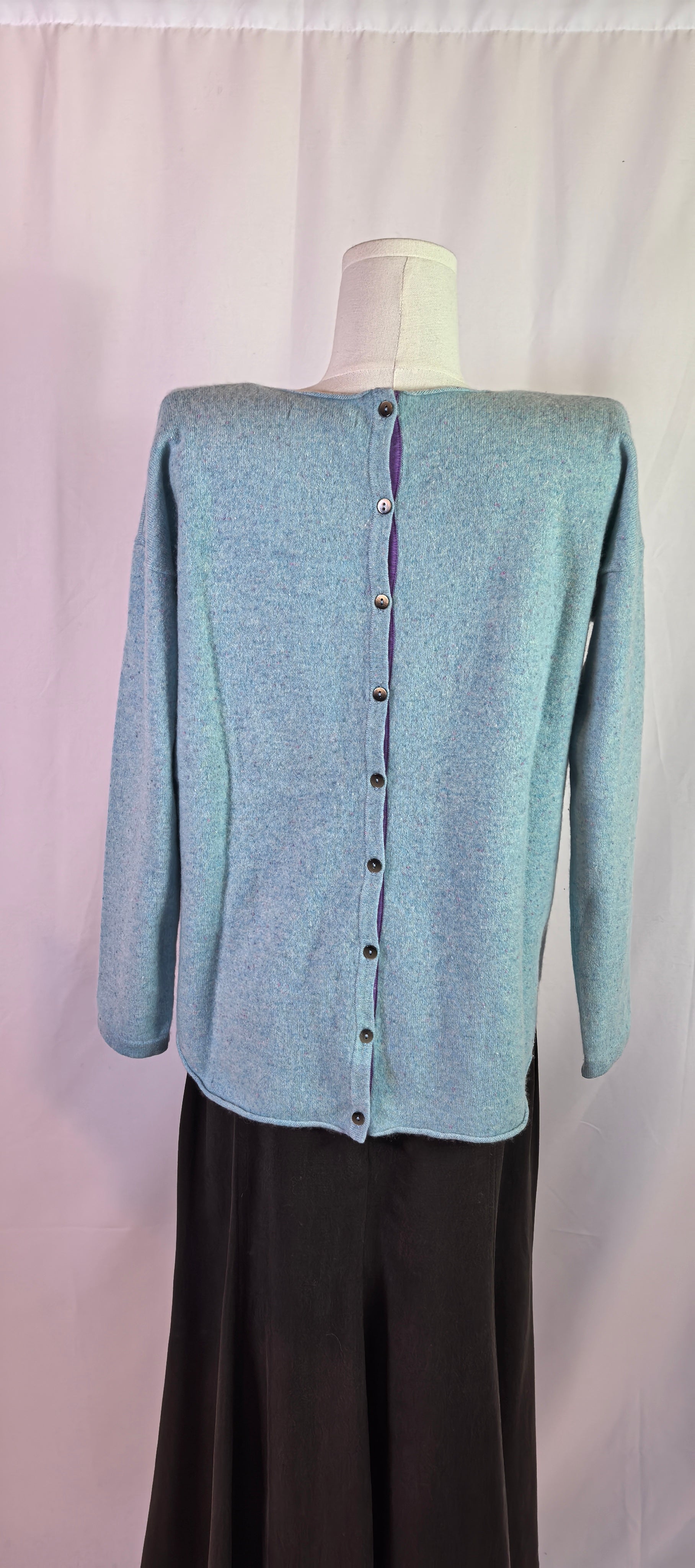 Pulover  din casmir cu nasturi la spate - Boden