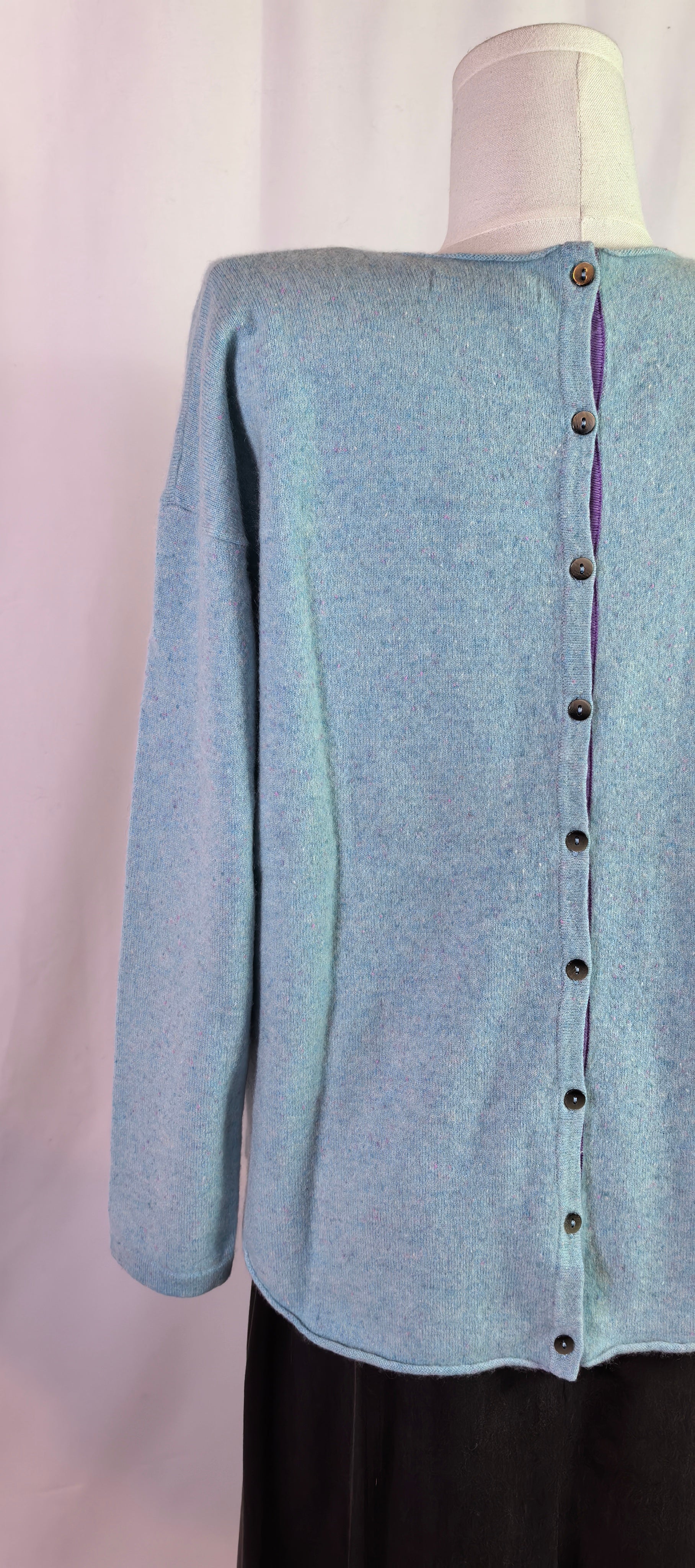 Pulover  din casmir cu nasturi la spate - Boden