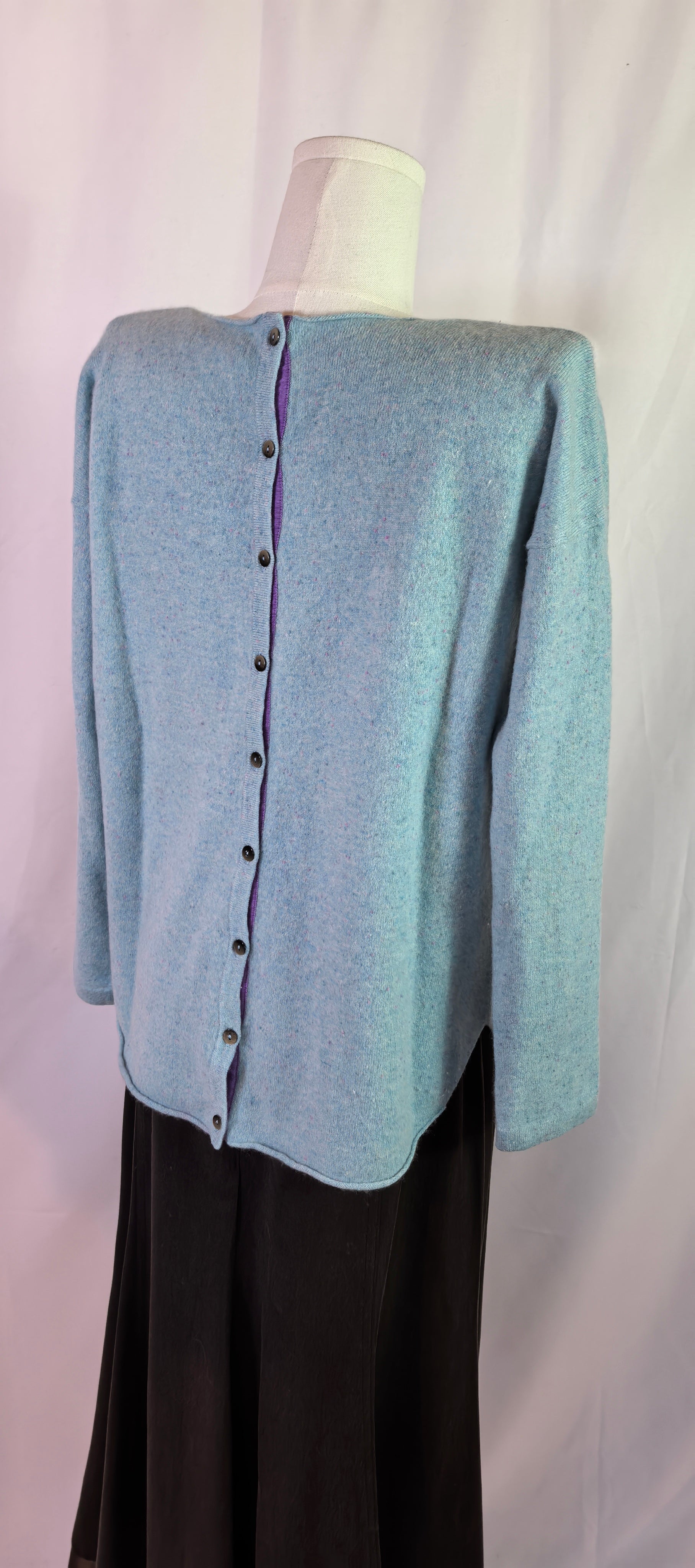 Pulover  din casmir cu nasturi la spate - Boden