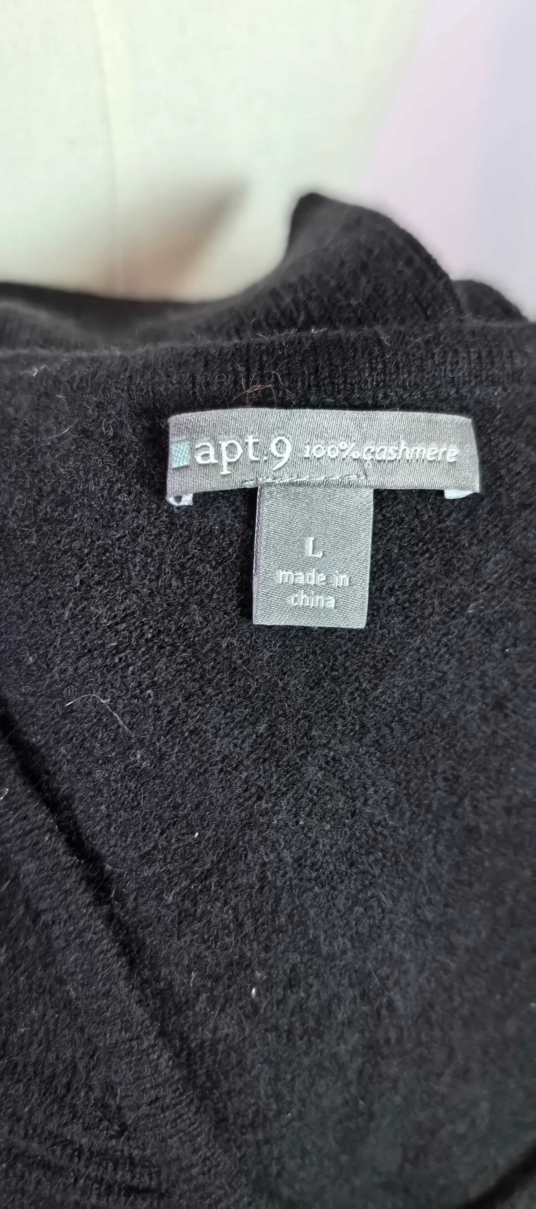 Pulover V-neck din casmir - Apt.9