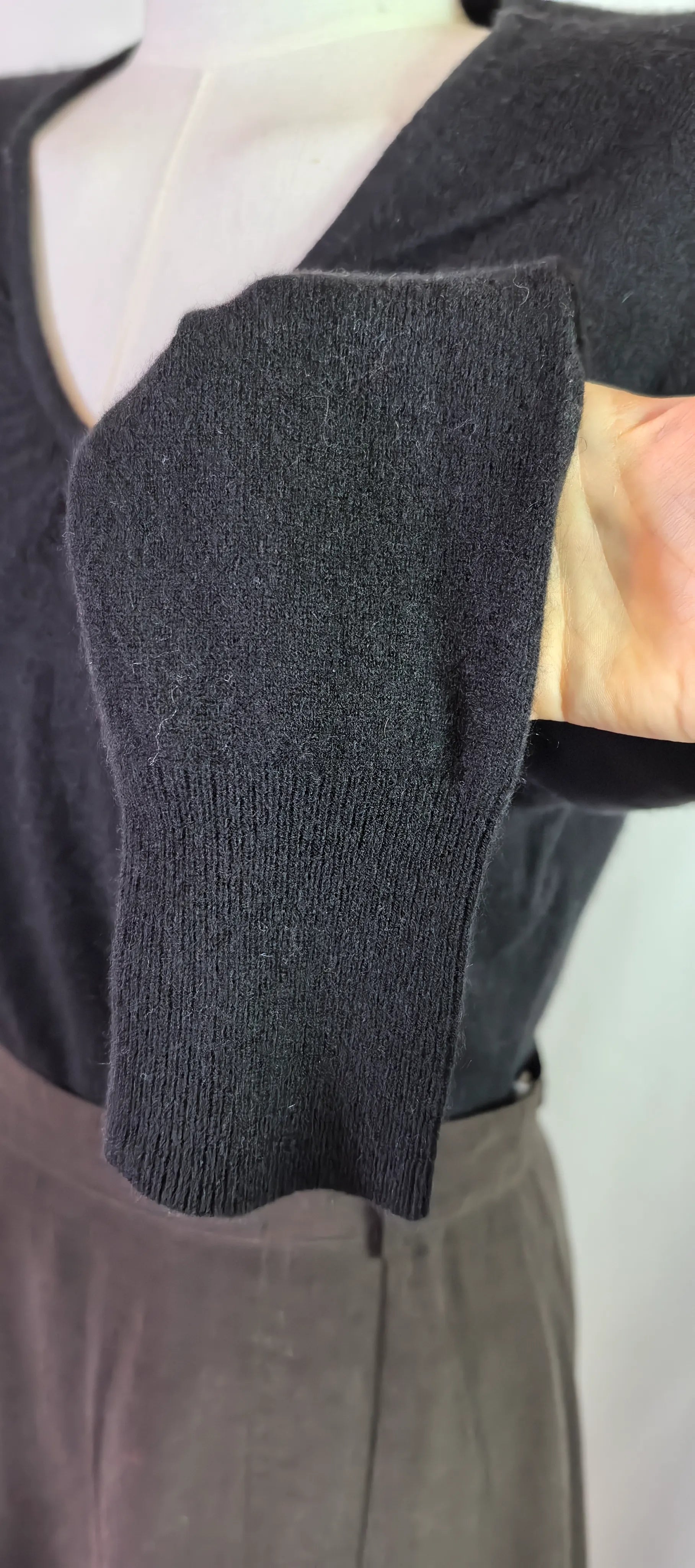 Pulover V-neck din casmir - Apt.9