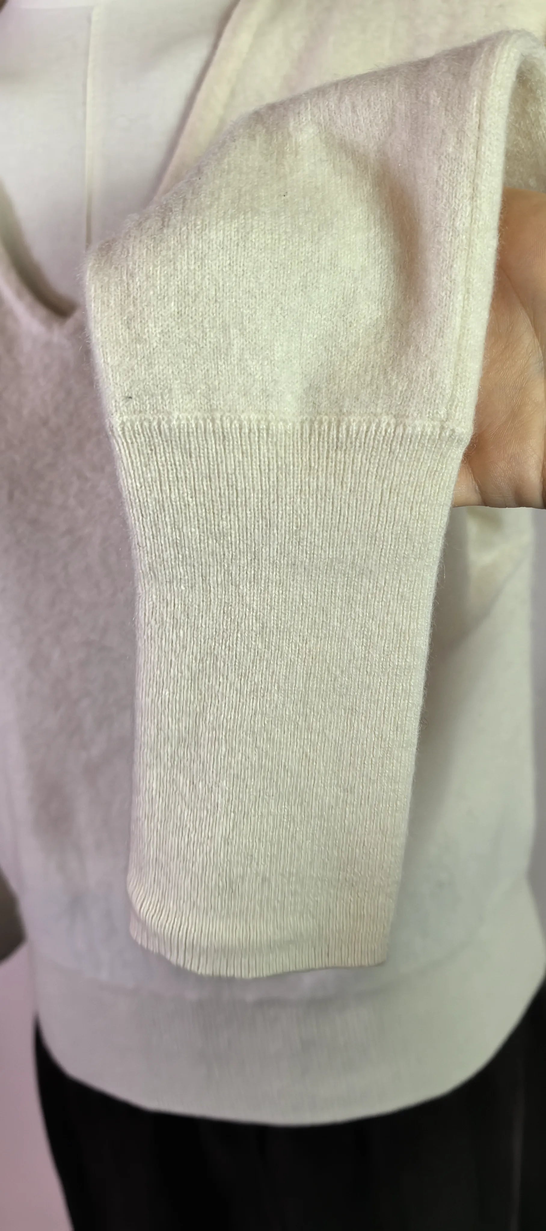 Pulover din casmir cu  maneca fluture